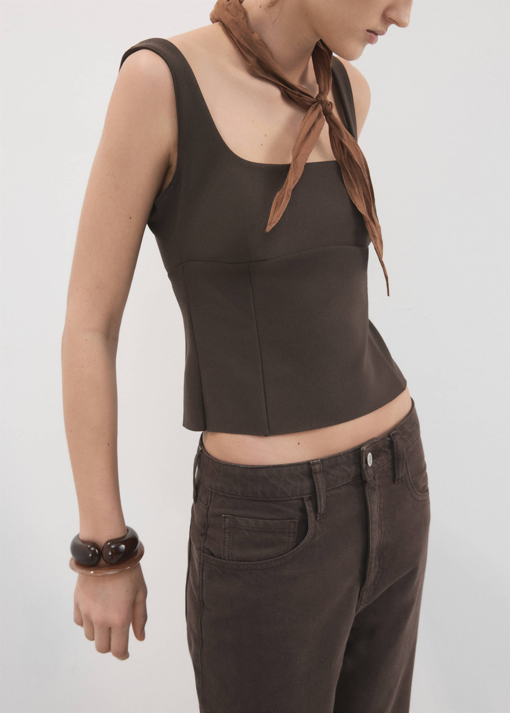 Fitted neckline top - Details of the article 6