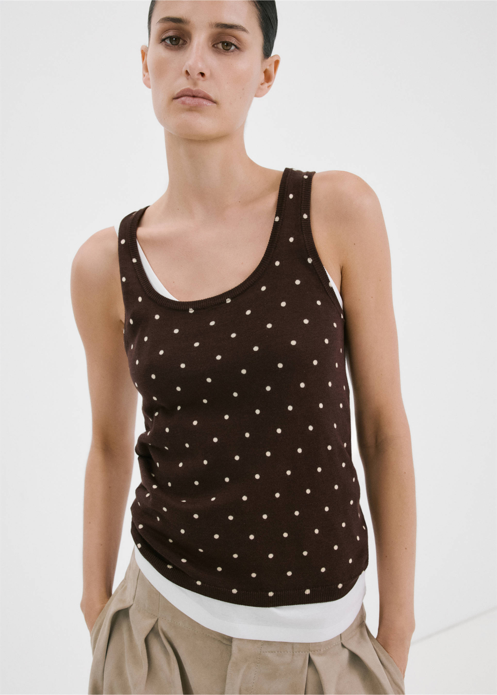 Polka-dot knitted top - Medium plane, Chocolate. Ref: 27017148-00.