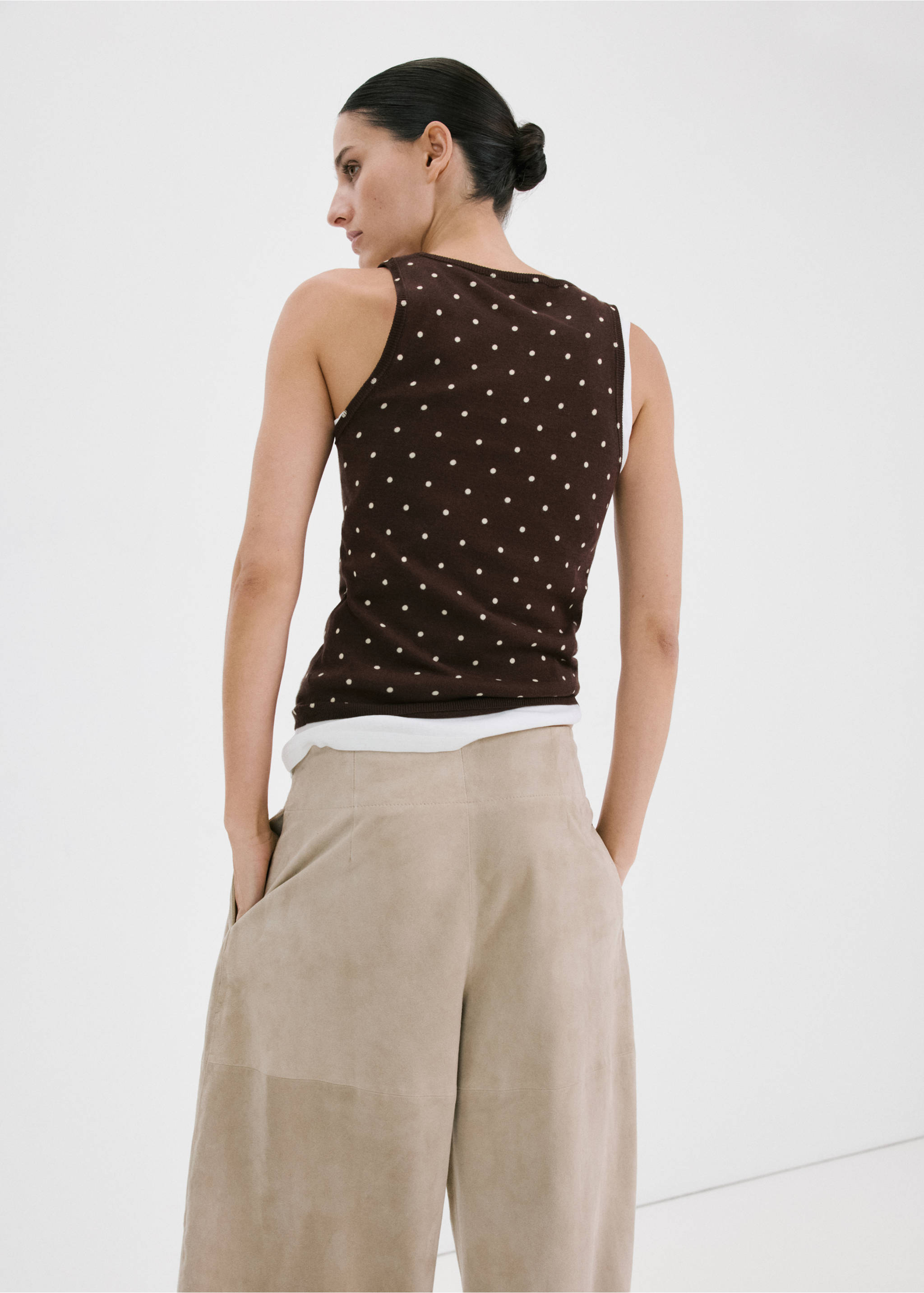 Polka-dot knitted top - Reverse of the article, Chocolate. Ref: 27017148-00.