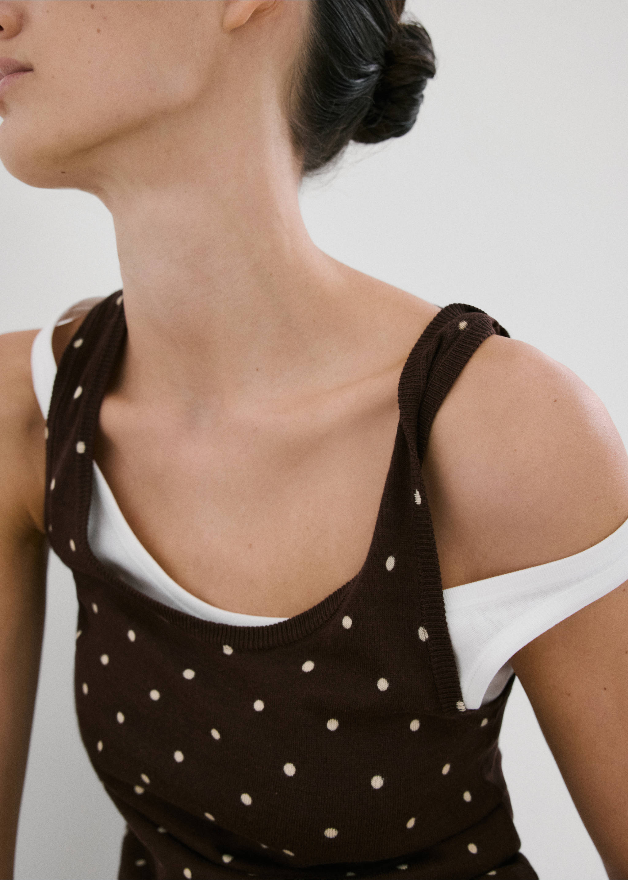 Polka-dot knitted top - Details of the article 2, Chocolate. Ref: 27017148-00.