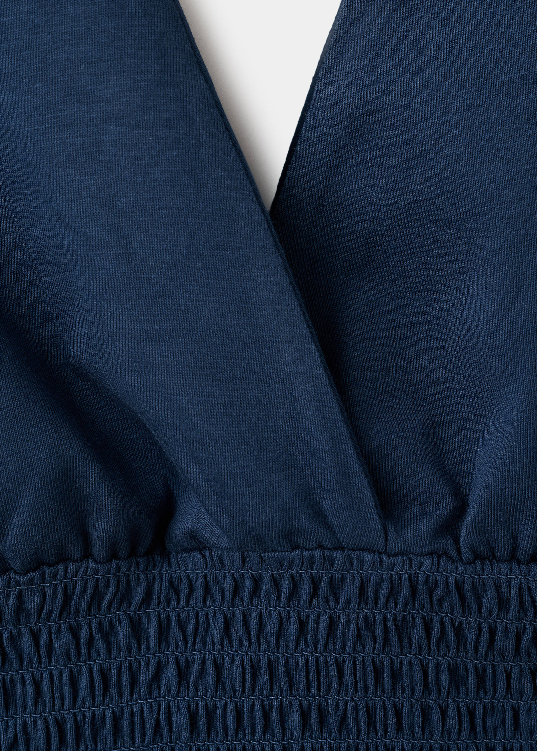 Топ с V-образным вырезом и сборками - Деталь изделия 0