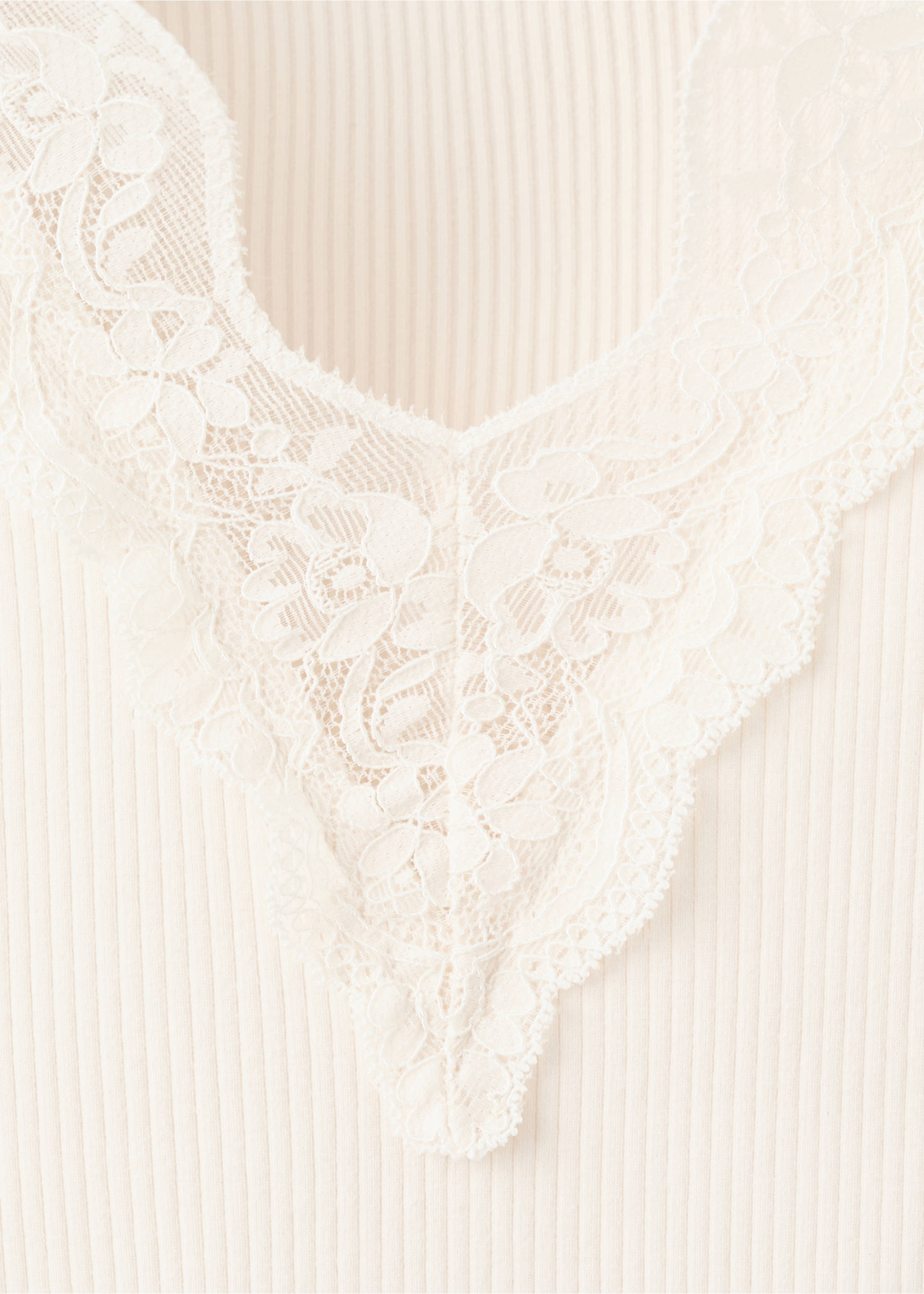 Lace trim top - Details of the article 8, Ecru. Ref: 27017150-00.
