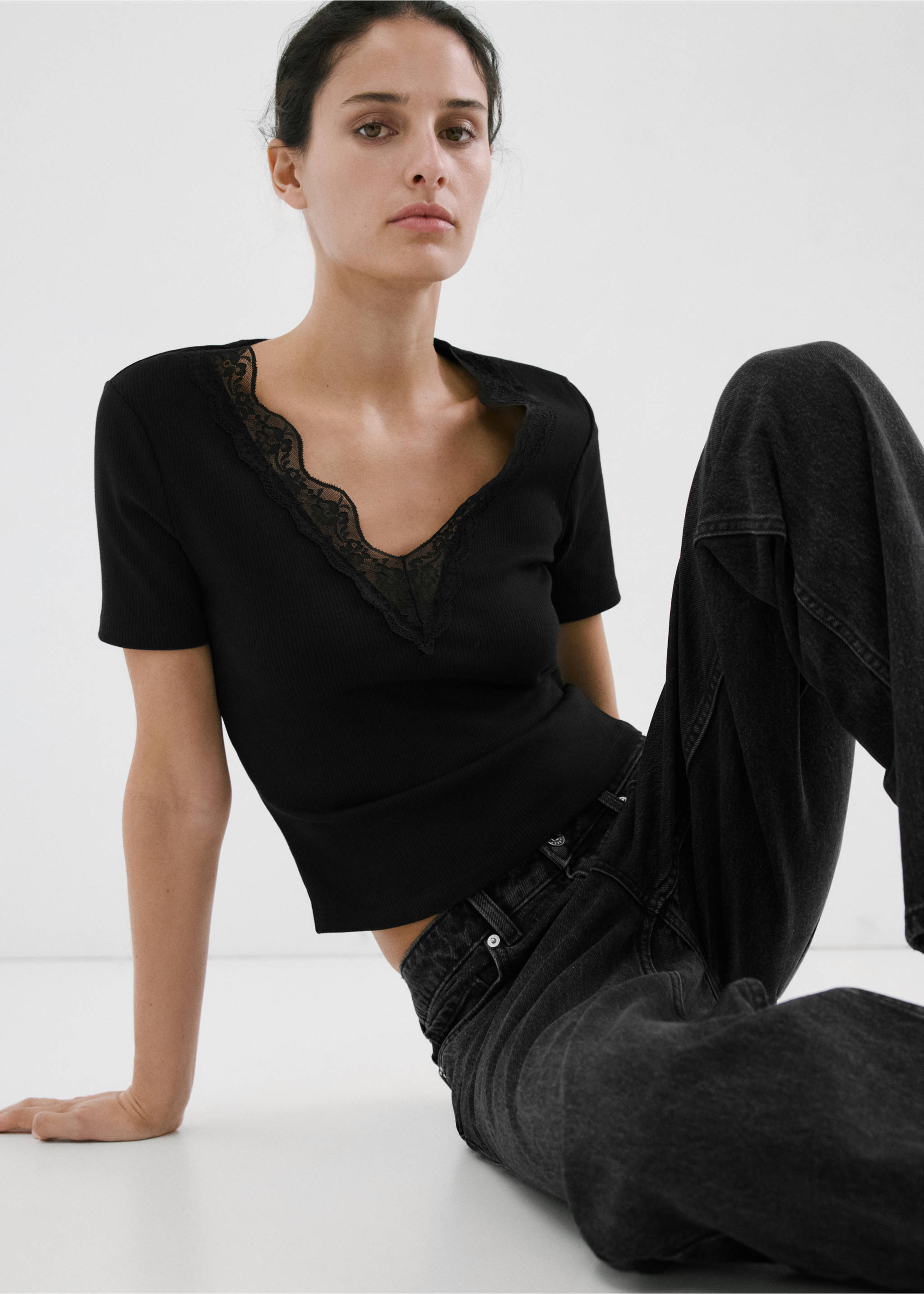 Top ribetes encaje - Plano medio, Negro. Ref: 27017150-00.