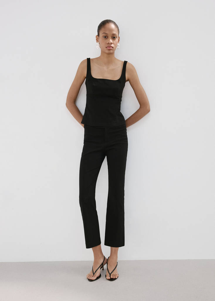 Fitted neckline top — Black