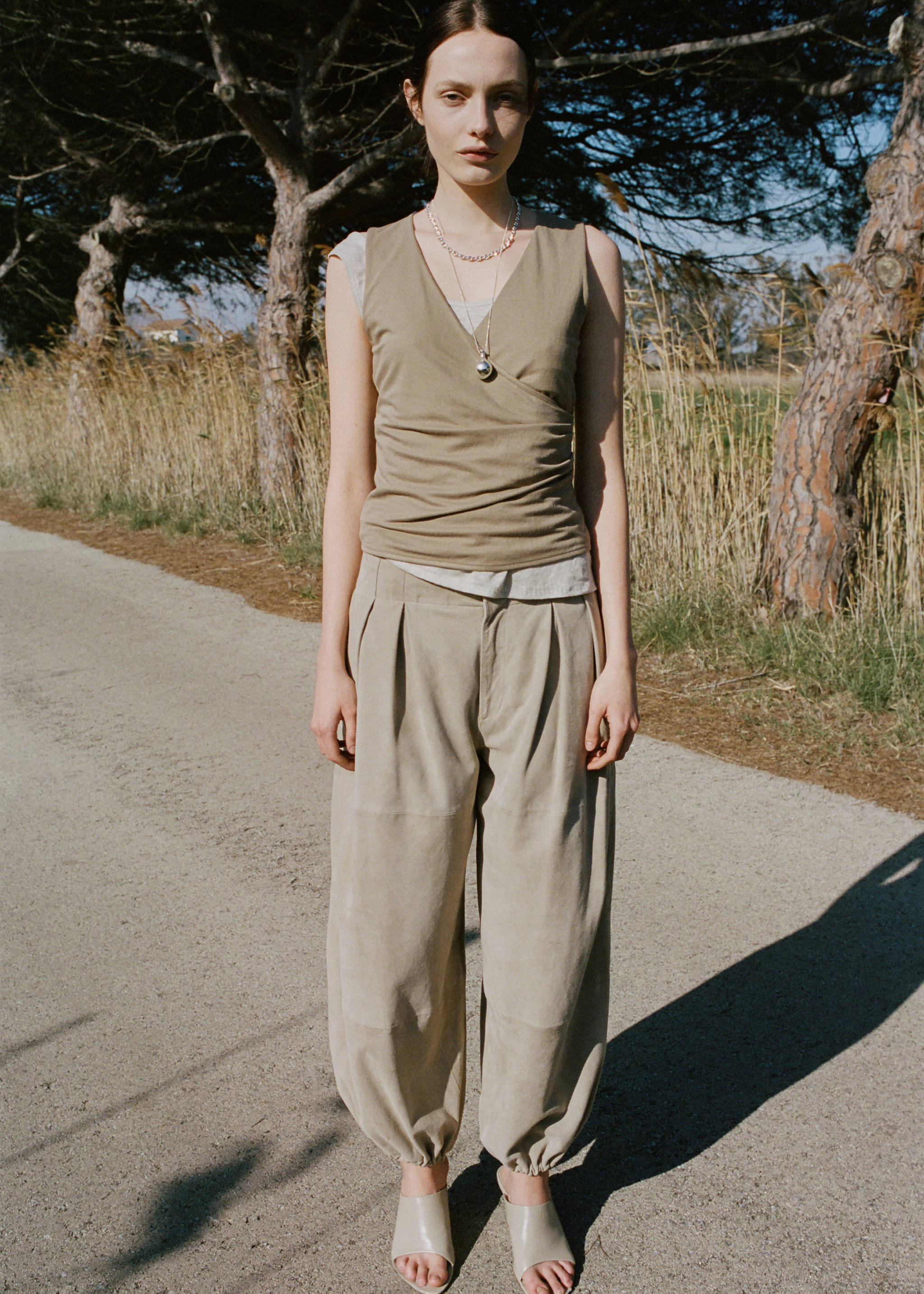 Top cruzado fruncido - Plano general, Marrón medio. Ref: 27017153-00.