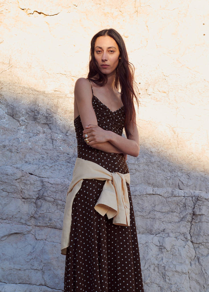 Polka dot dress with gathered neckline — Chocolate