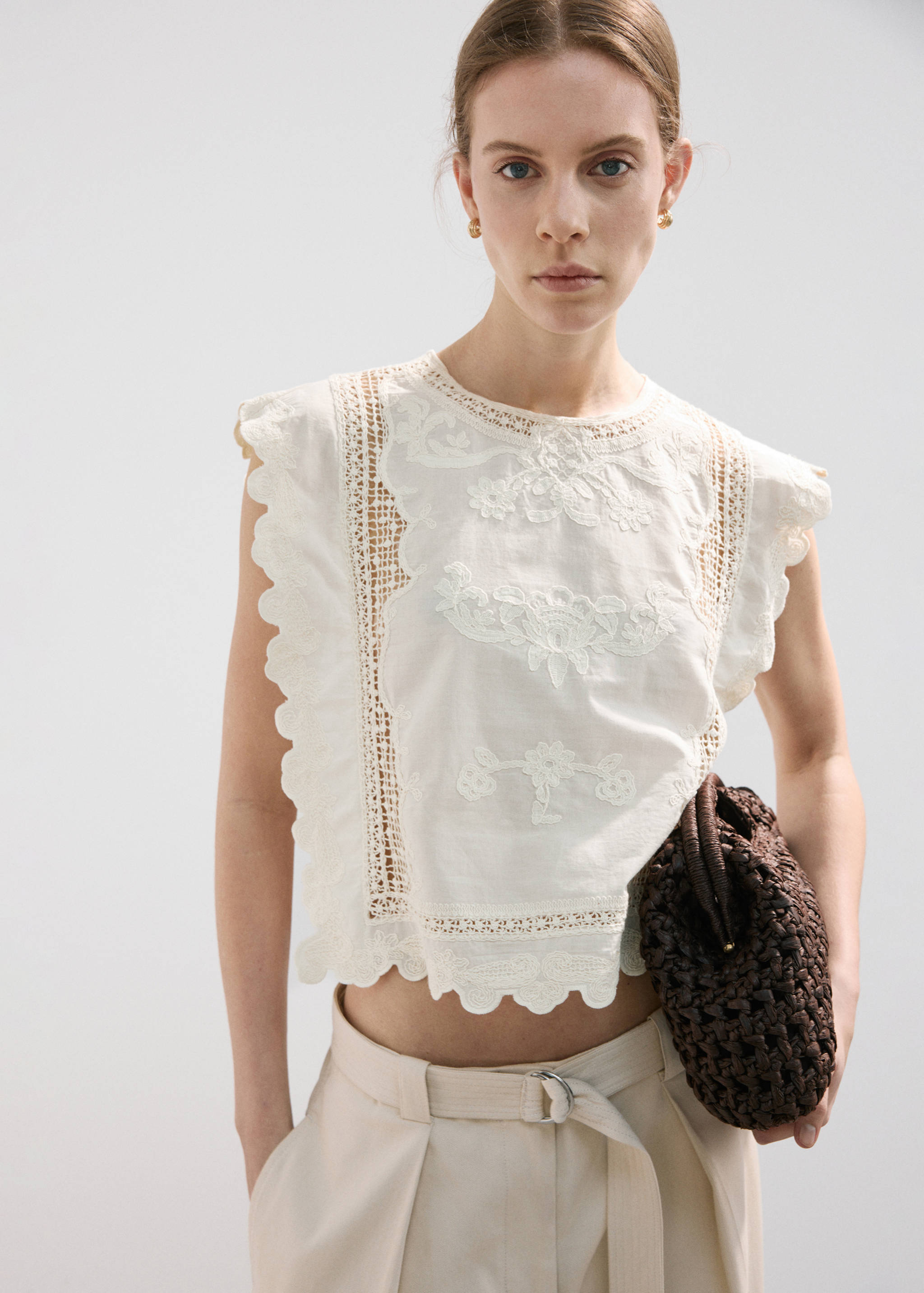 Top algodón detalles bordados - Plano medio