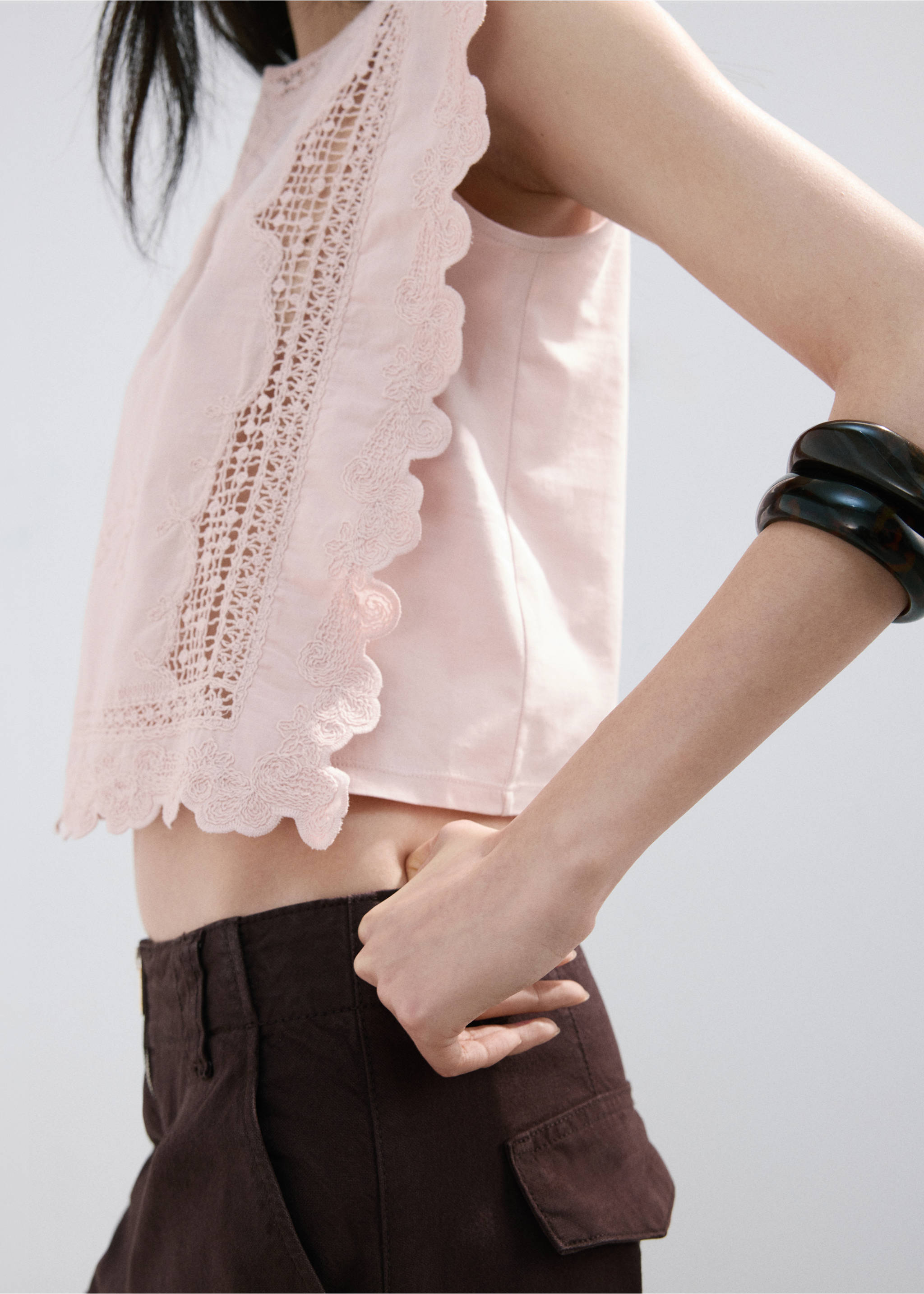 Top algodón detalles bordados - Detalle del artículo 6, Rosa pastel. Ref: 27017158-00.