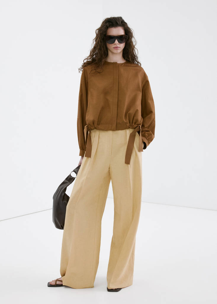 Straight mid-rise trousers — Mustard
