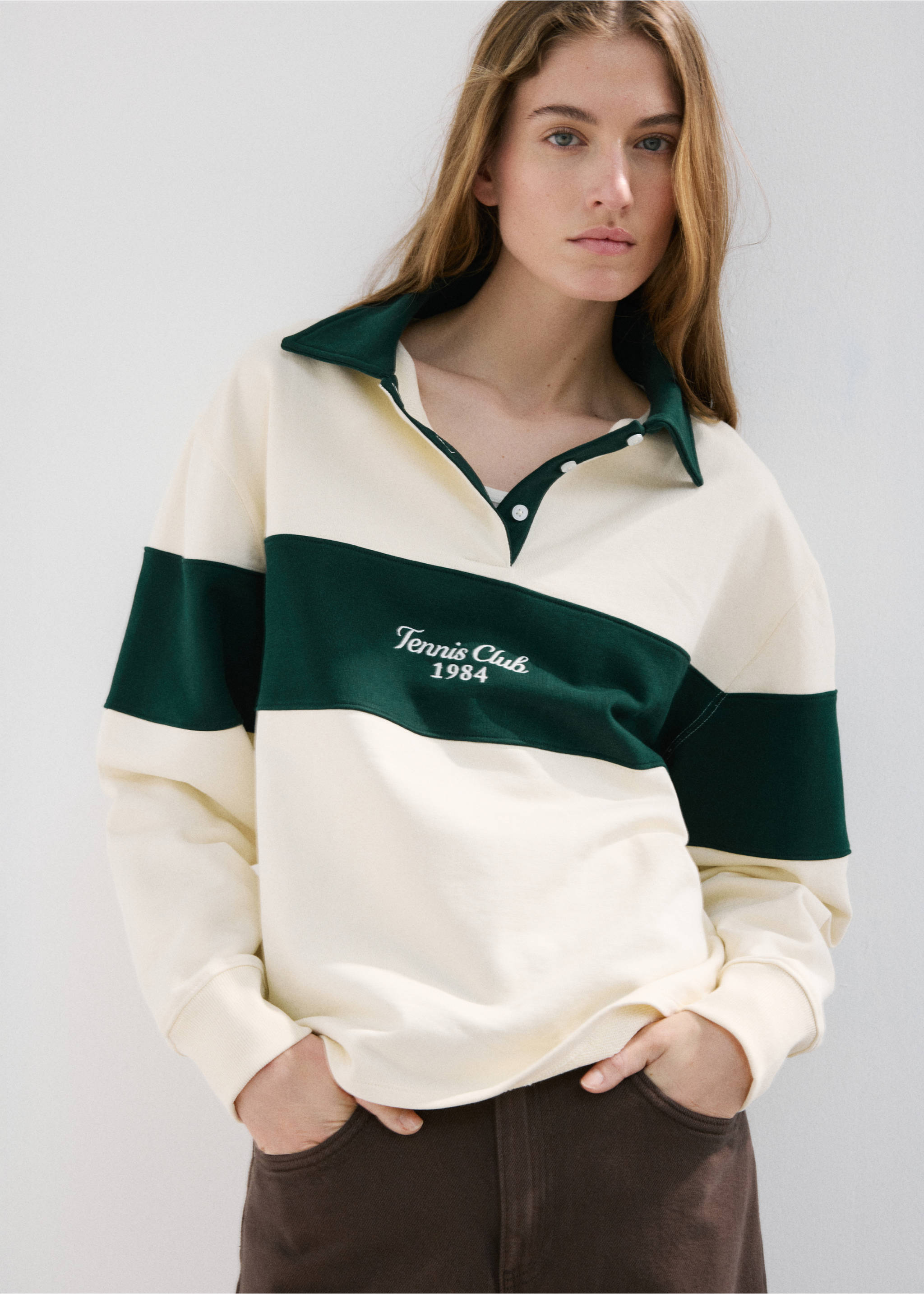 Polo neck sweatshirt with embroidered message - Medium plane, Ecru. Ref: 27017165-00.