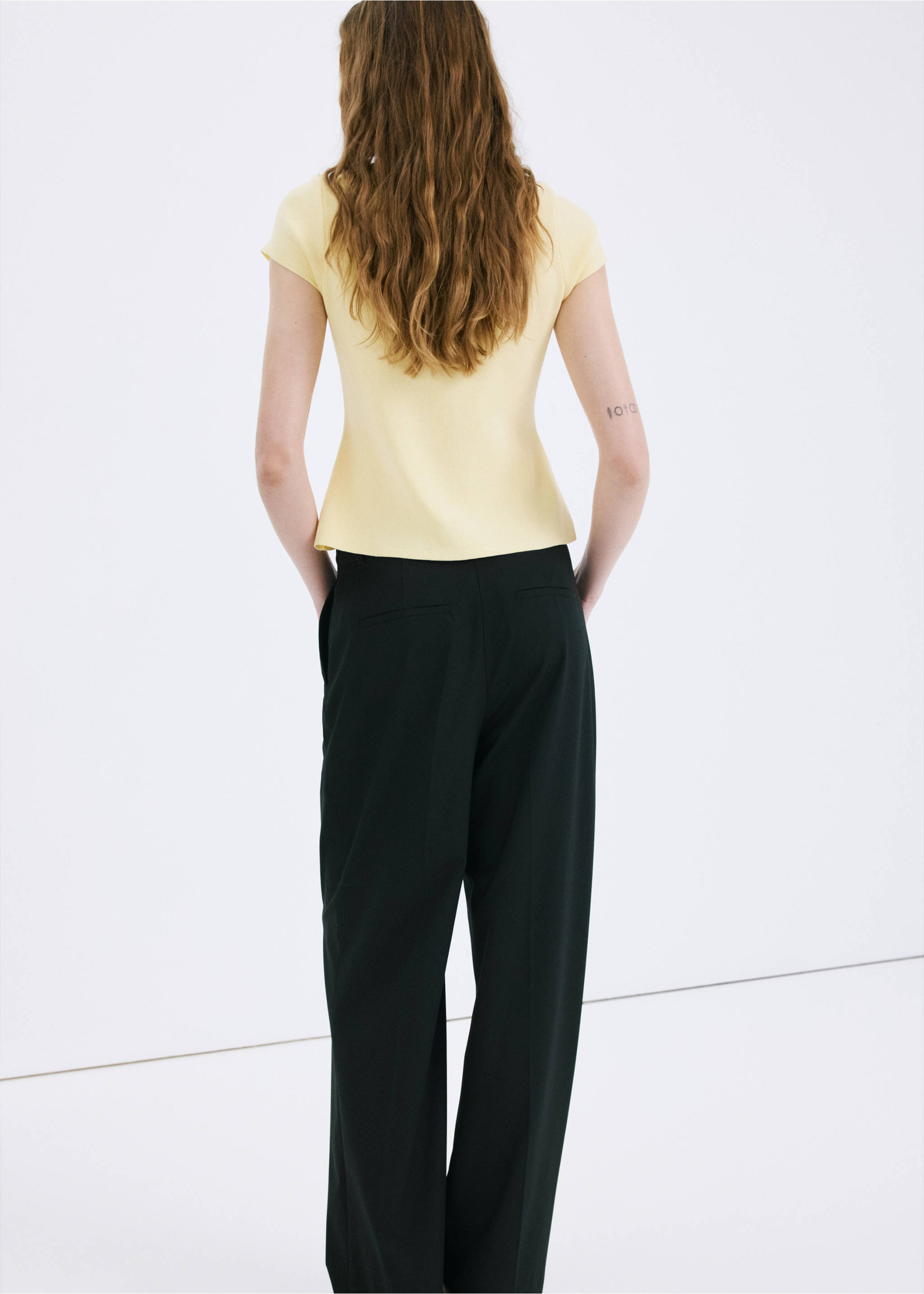 Fine knit sweater with buttons - Reverse of the article, Vanilla. Ref: 27017170-00.