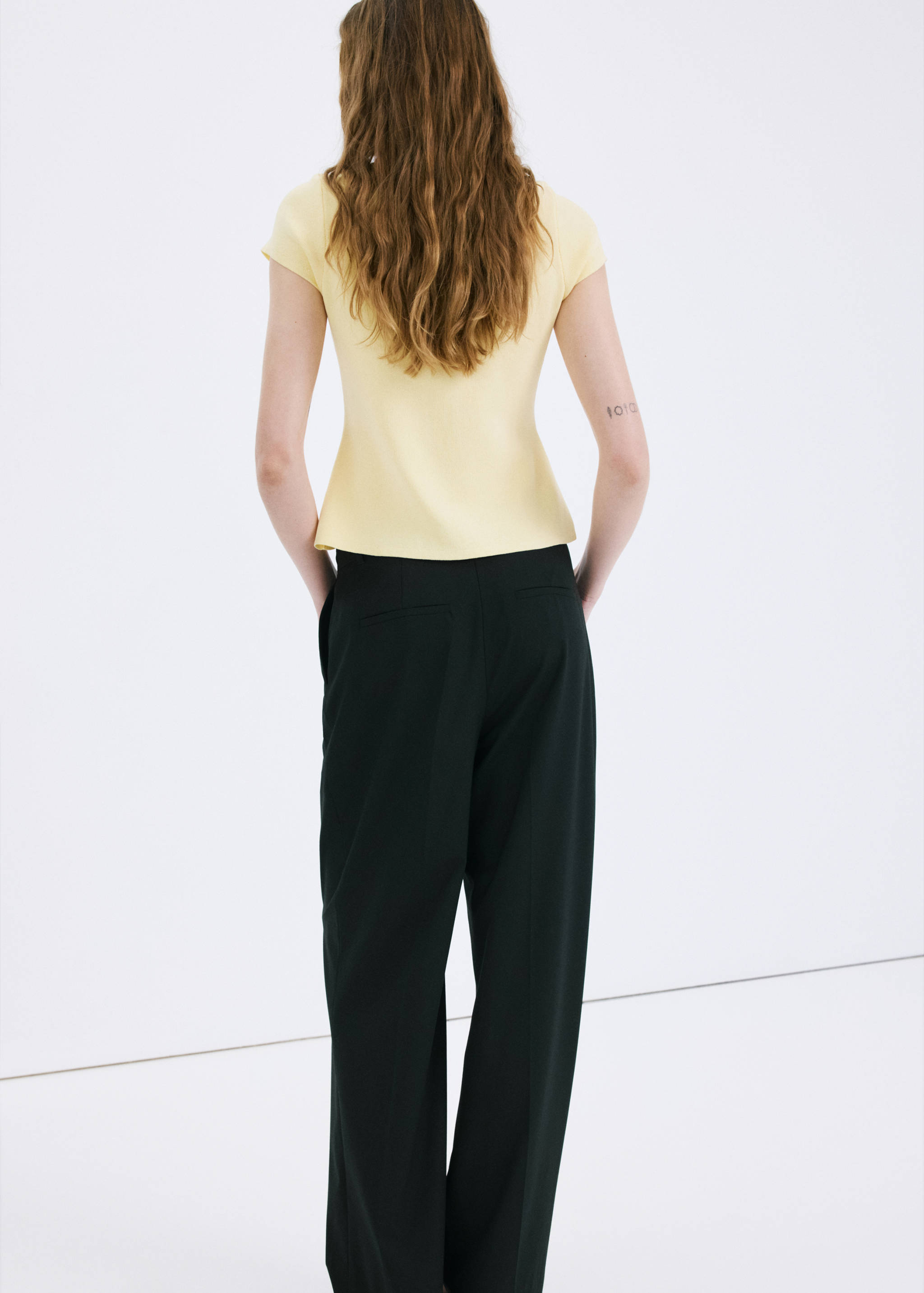 Fine knit sweater with buttons - Reverse of the article