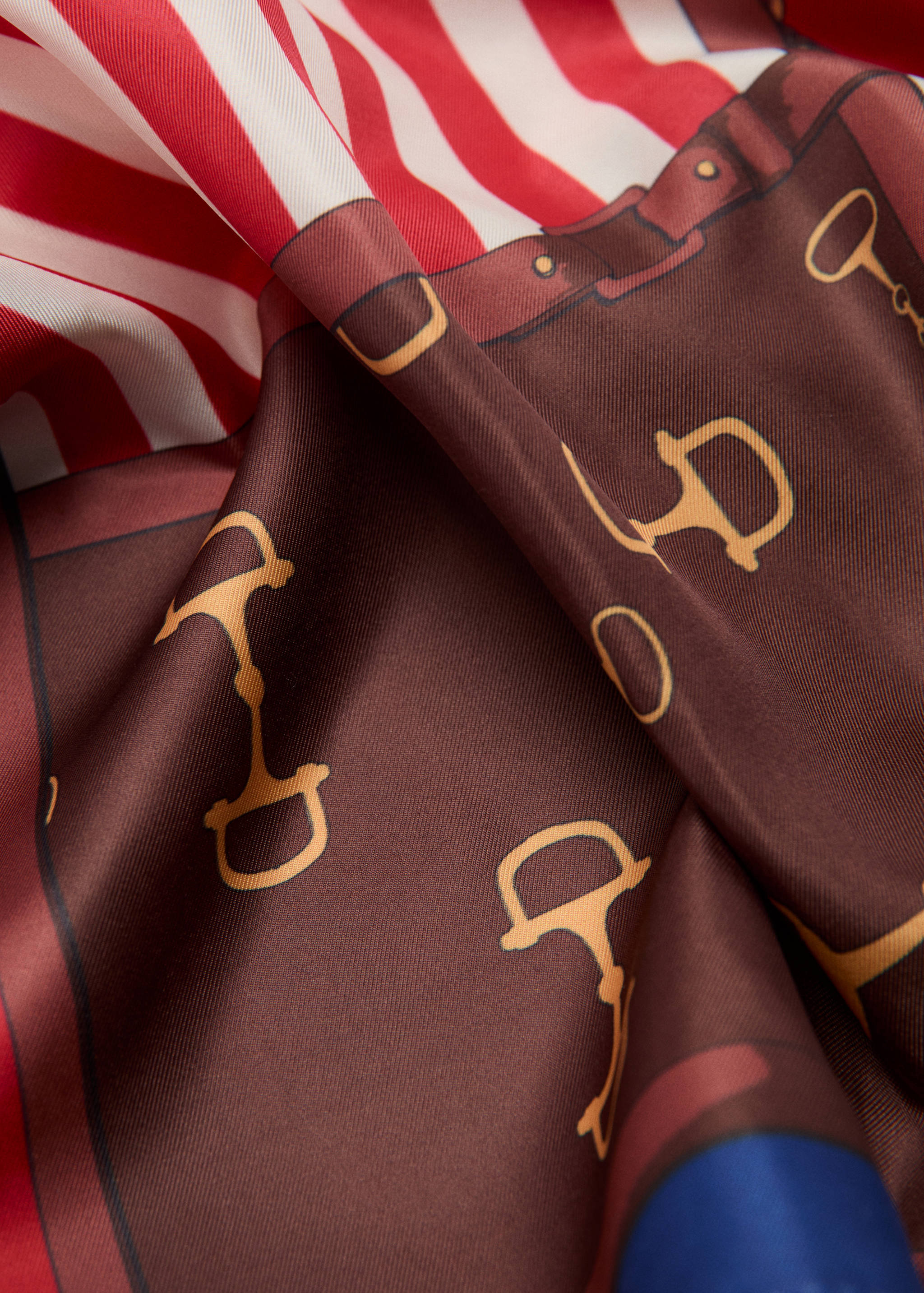 Foulard imprimé abstrait - Plan moyen