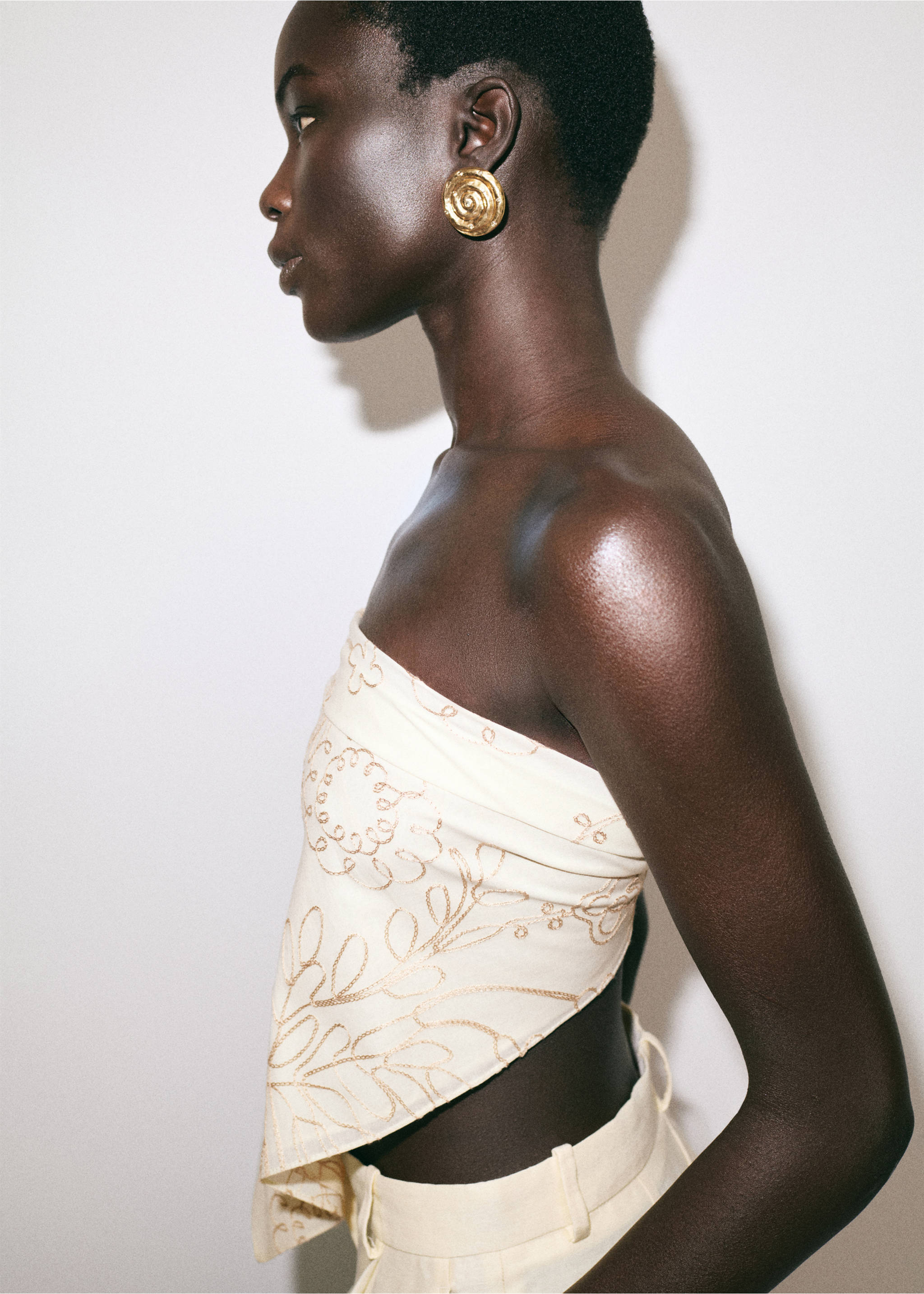 Pañuelo algodón bordado floral - Detalle del artículo 9, Crudo. Ref: 27017791-00.