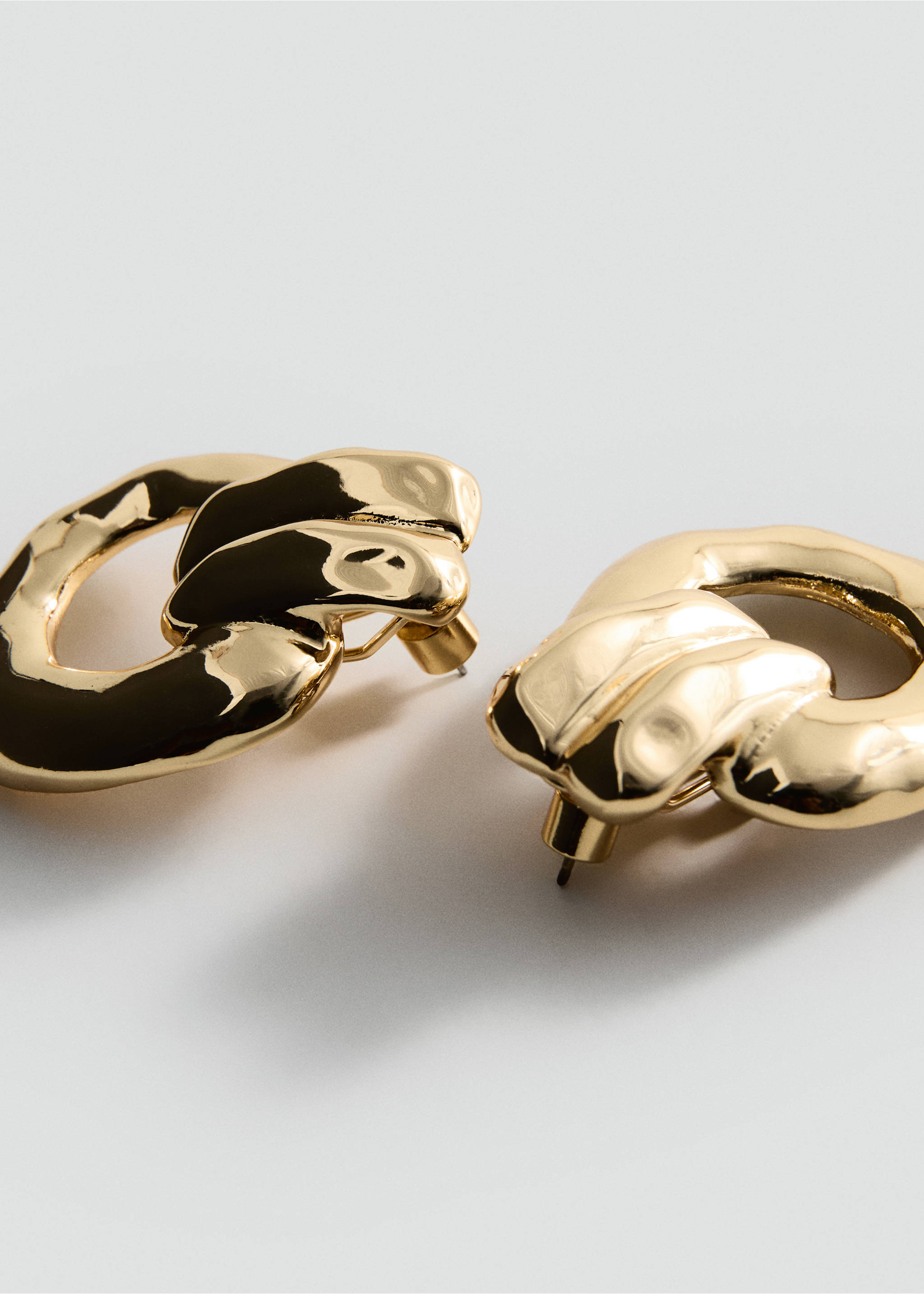 Рельефные серьги-кольца - Средний план, Золото. Ref: 27017794-00.