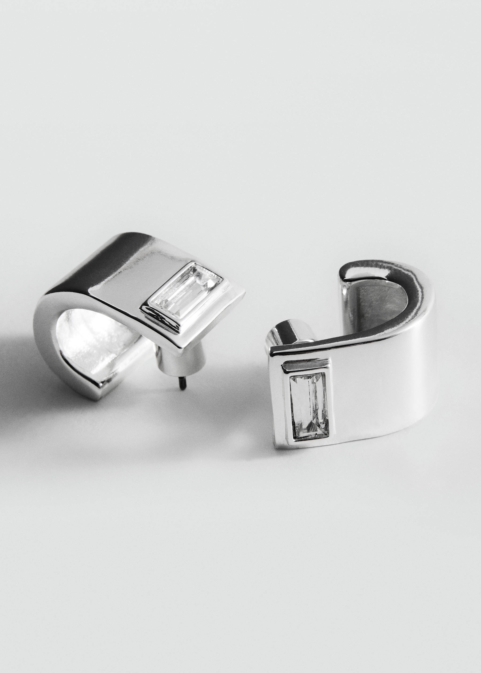 Серьги-полукольца с кристаллами - Средний план