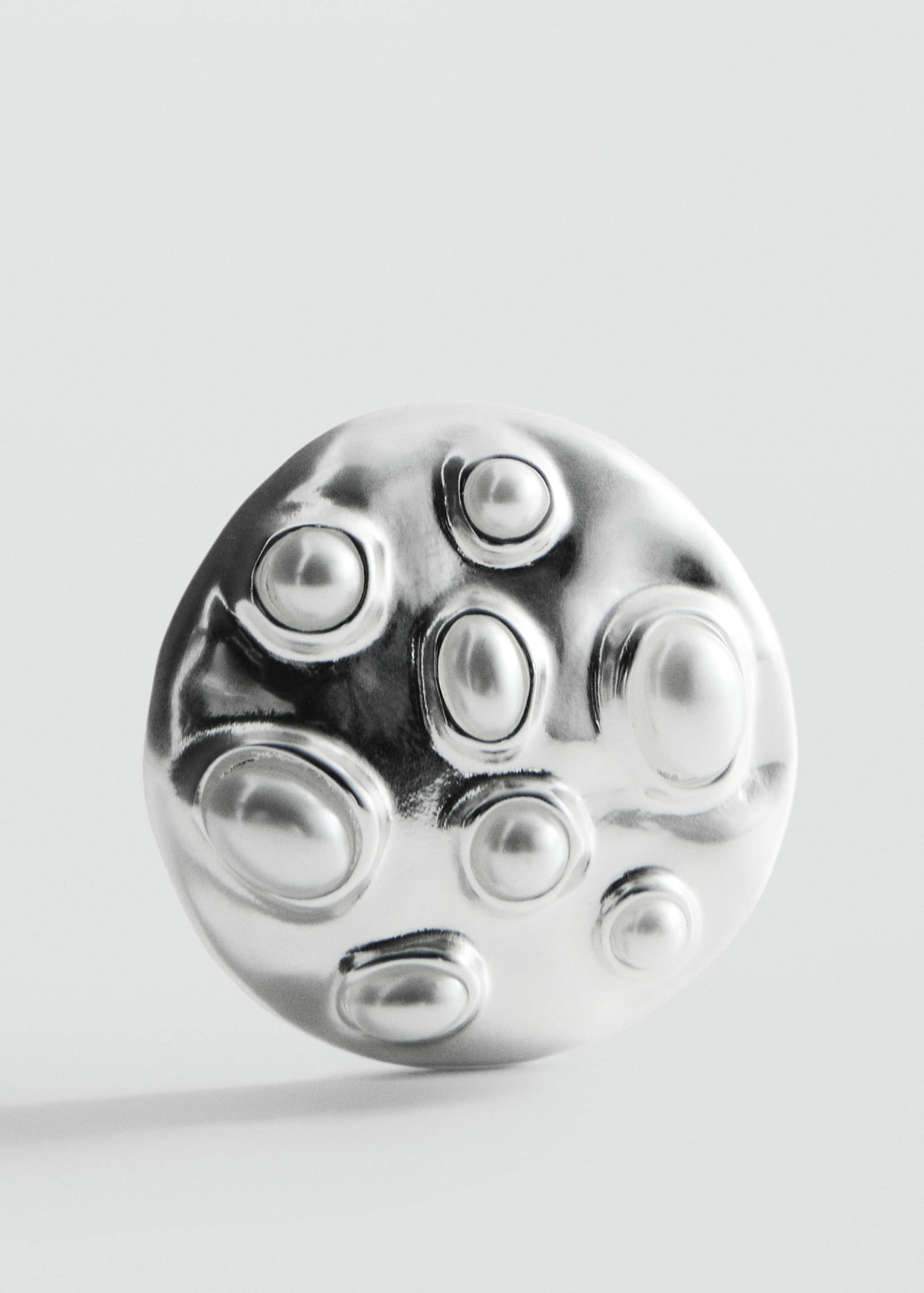 Pearl applique earrings - Details of the article 1