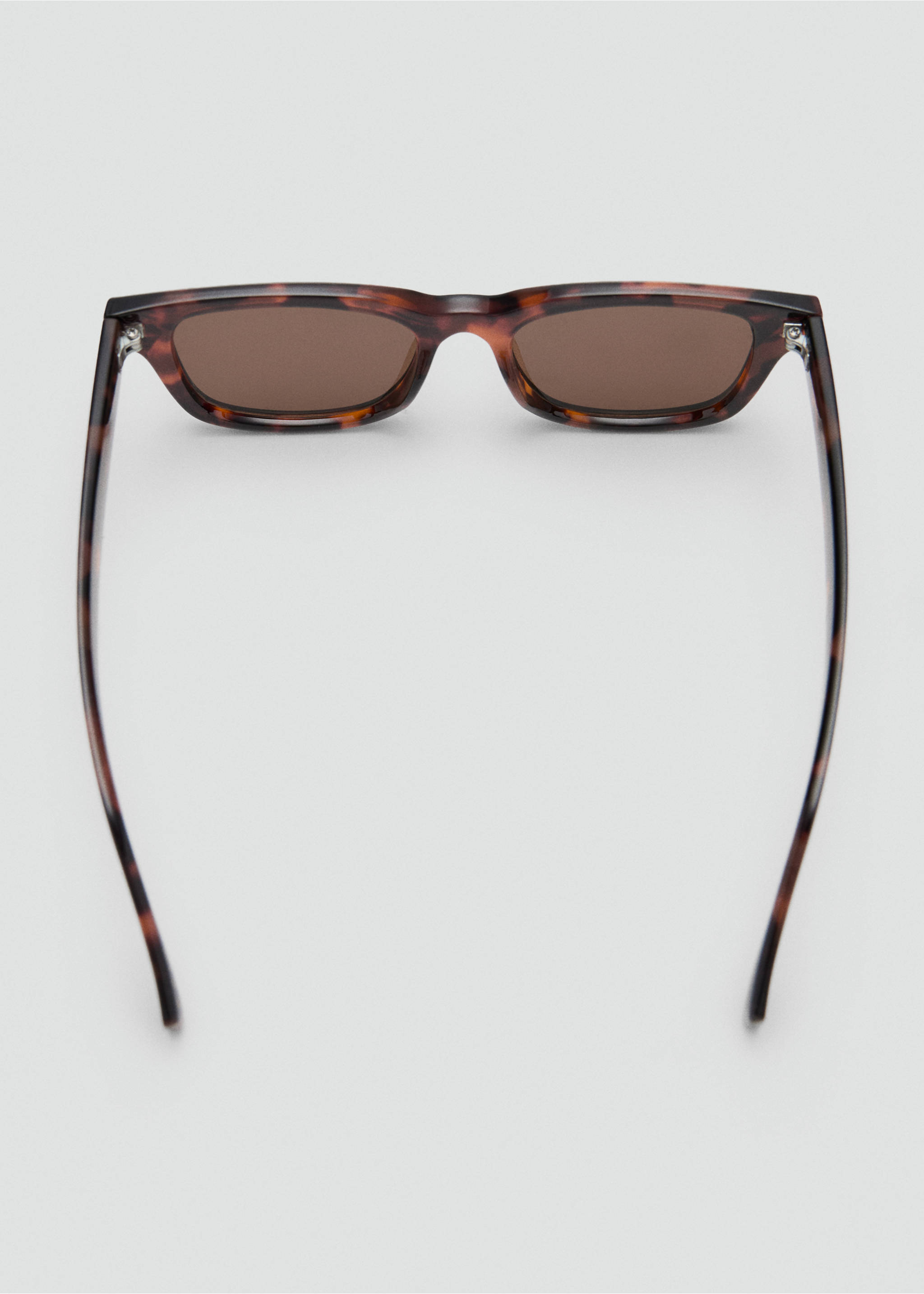 Солнцезащитные очки в пластиковой оправе - Деталь изделия 1, Шоколадный. Ref: 27017893-00.