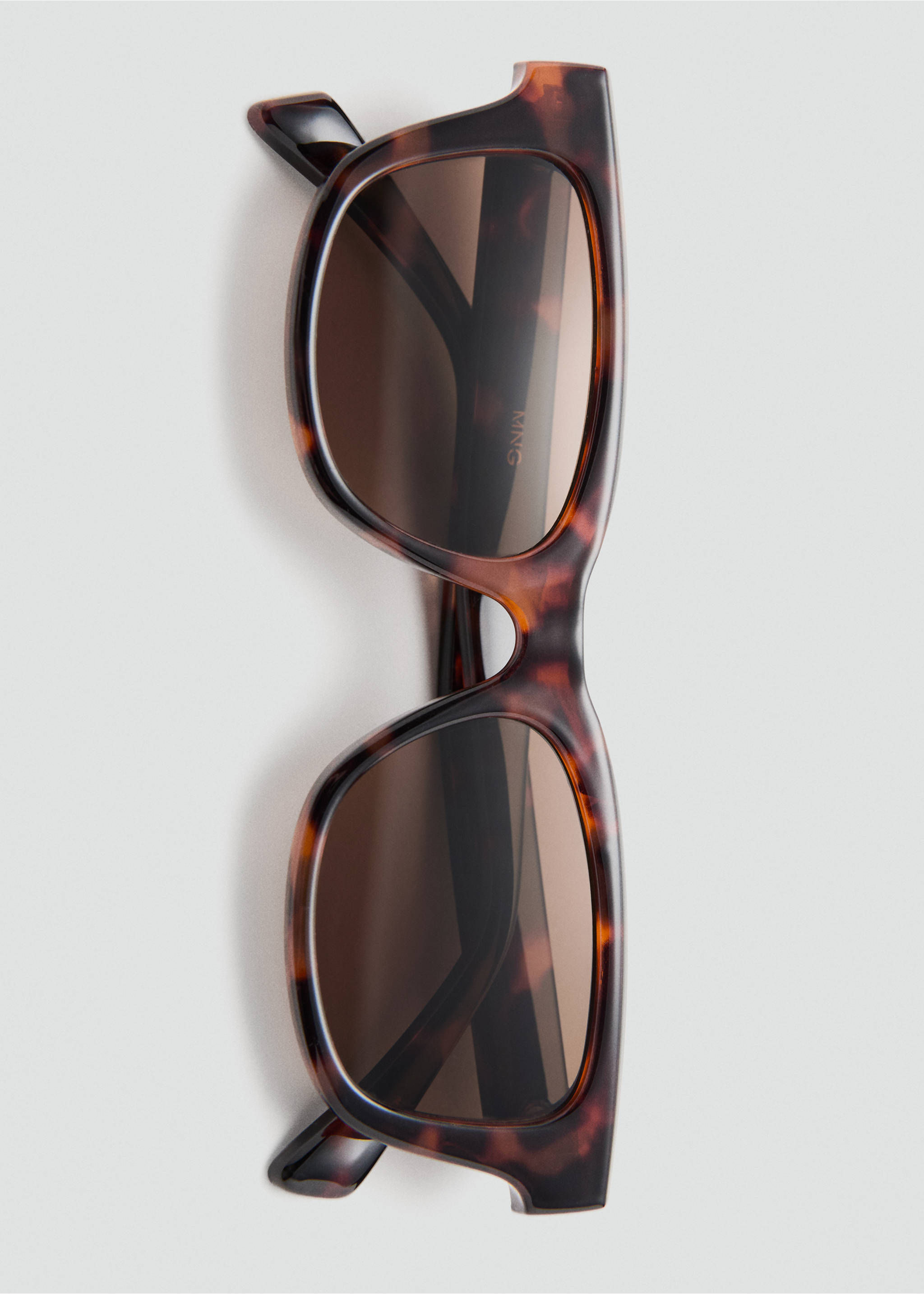 Солнцезащитные очки в пластиковой оправе - Деталь изделия 2, Шоколадный. Ref: 27017893-00.