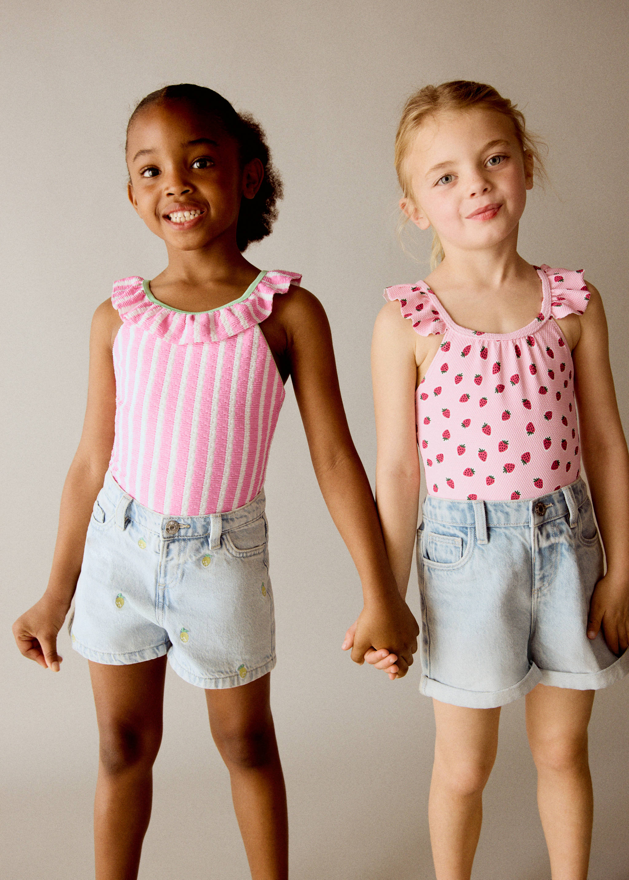 Ruffle striped swimsuit - General plane