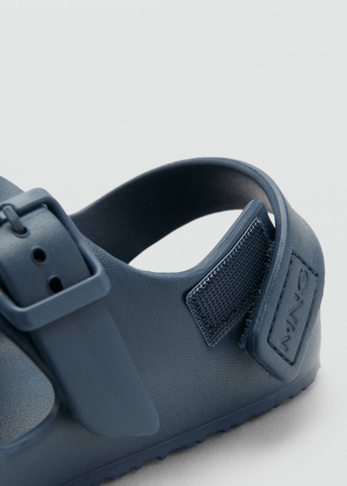Rubberised buckle sandals — Navy
