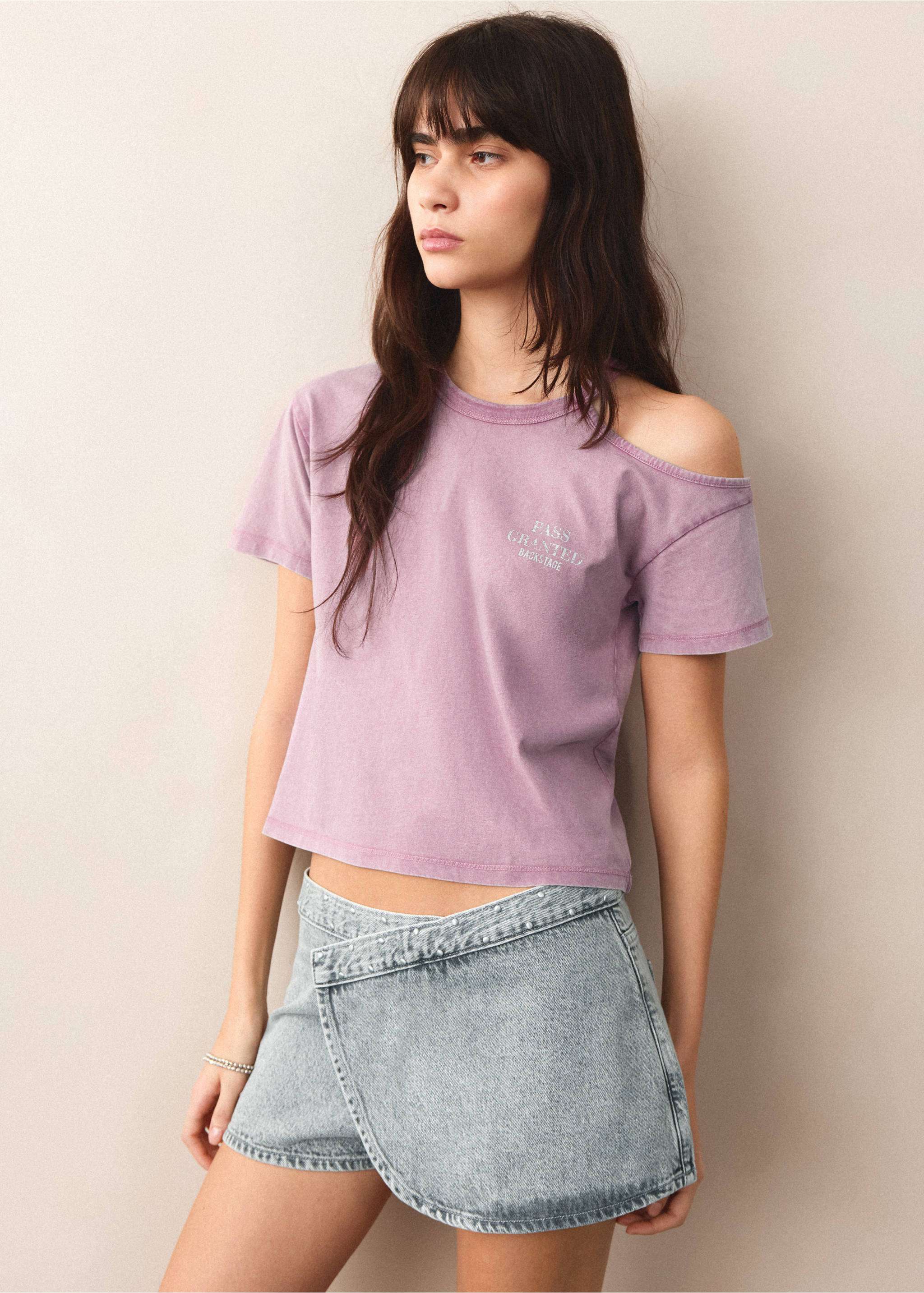 تيشيرت بتفاصيل كتف مكشوف - رؤية وسط, وردي. Ref: 27017908-00.