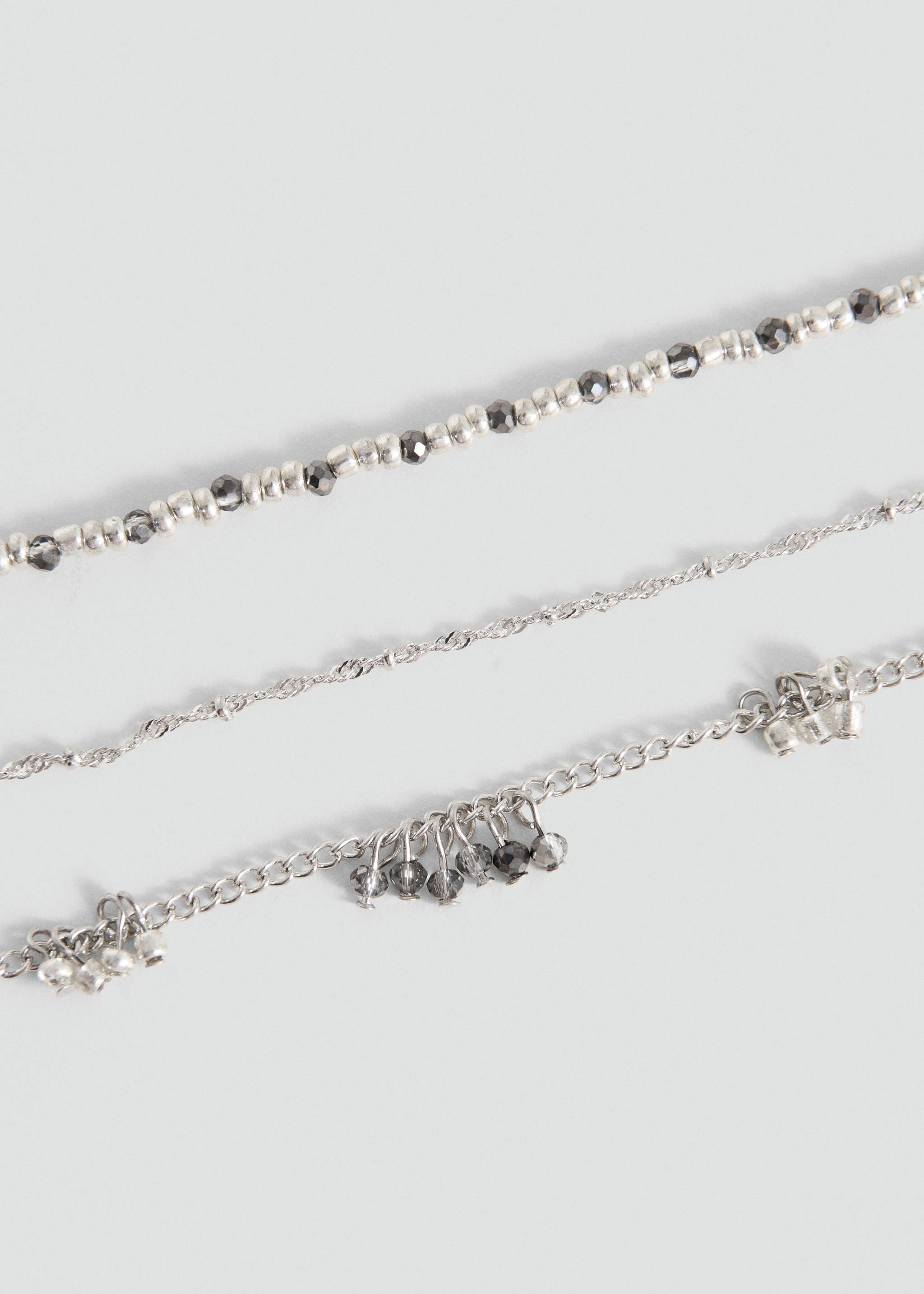 Mehrreihige Kette mit Anhänger - Mittlere Ansicht