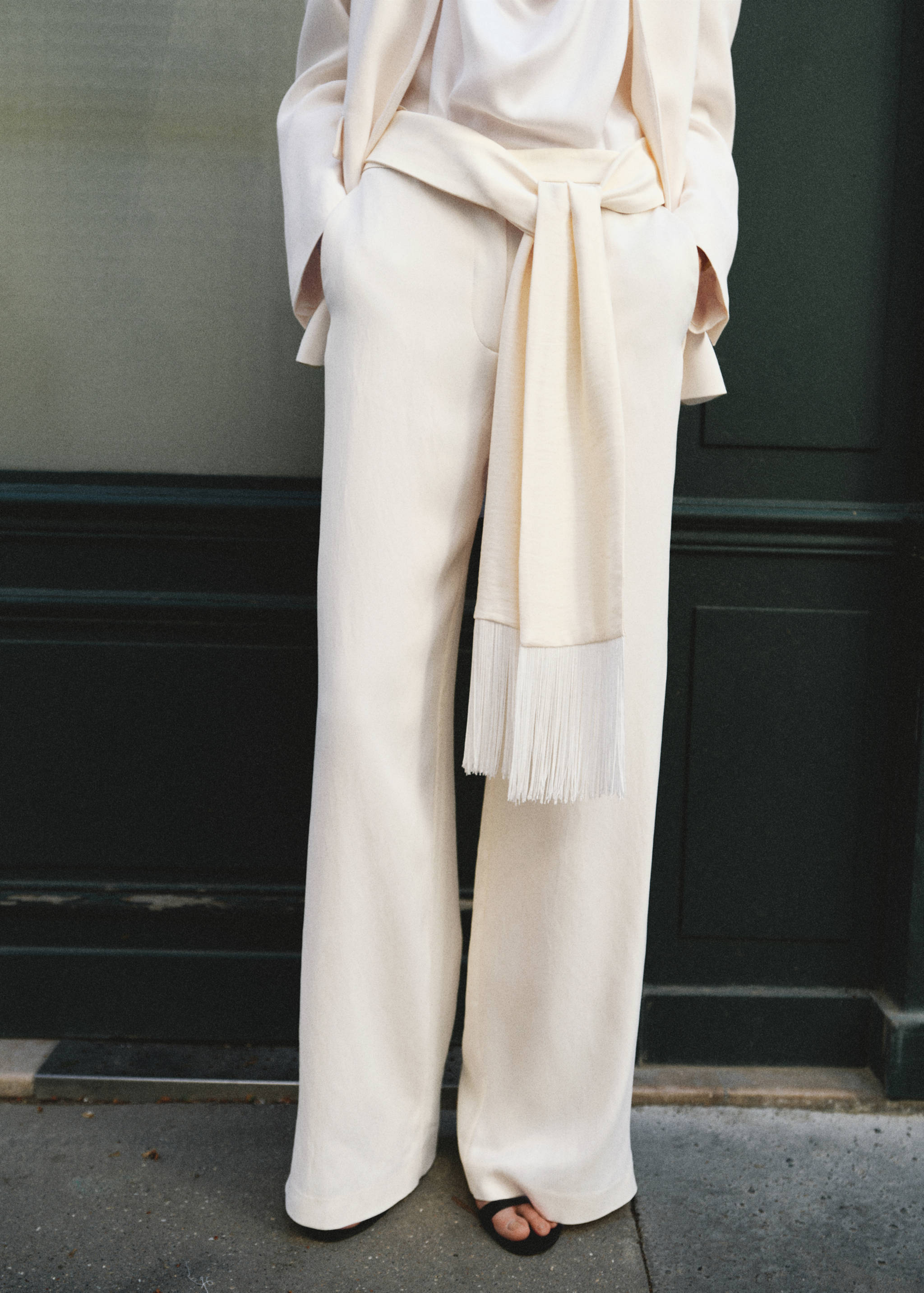 Pantalon droit avec ceinture - Plan moyen