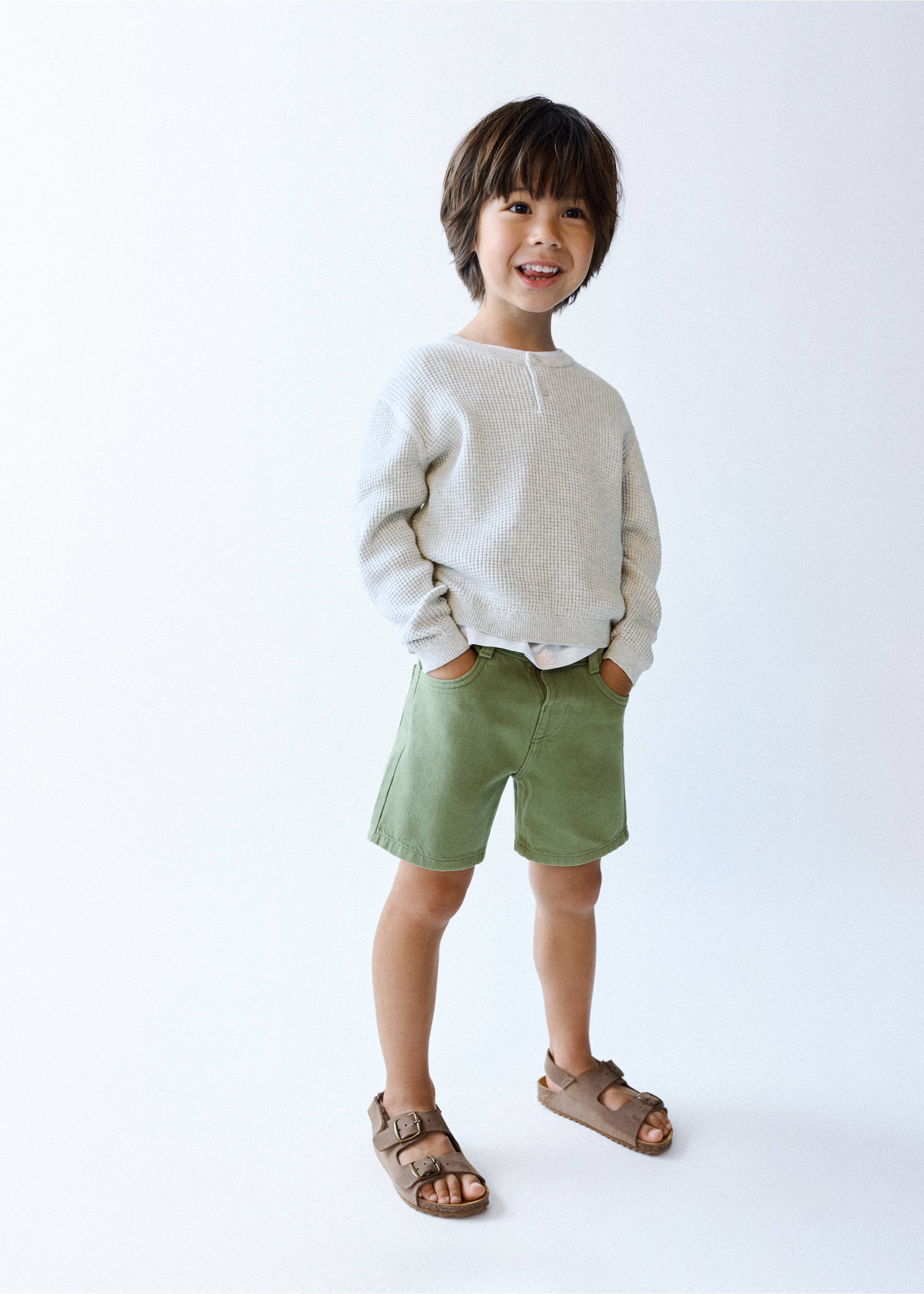 شورت برمودا من الدينيم بقصة مستقيمة - رؤية عامة, أسمر ضارب إلى الصفرة. Ref: 27018273-00.