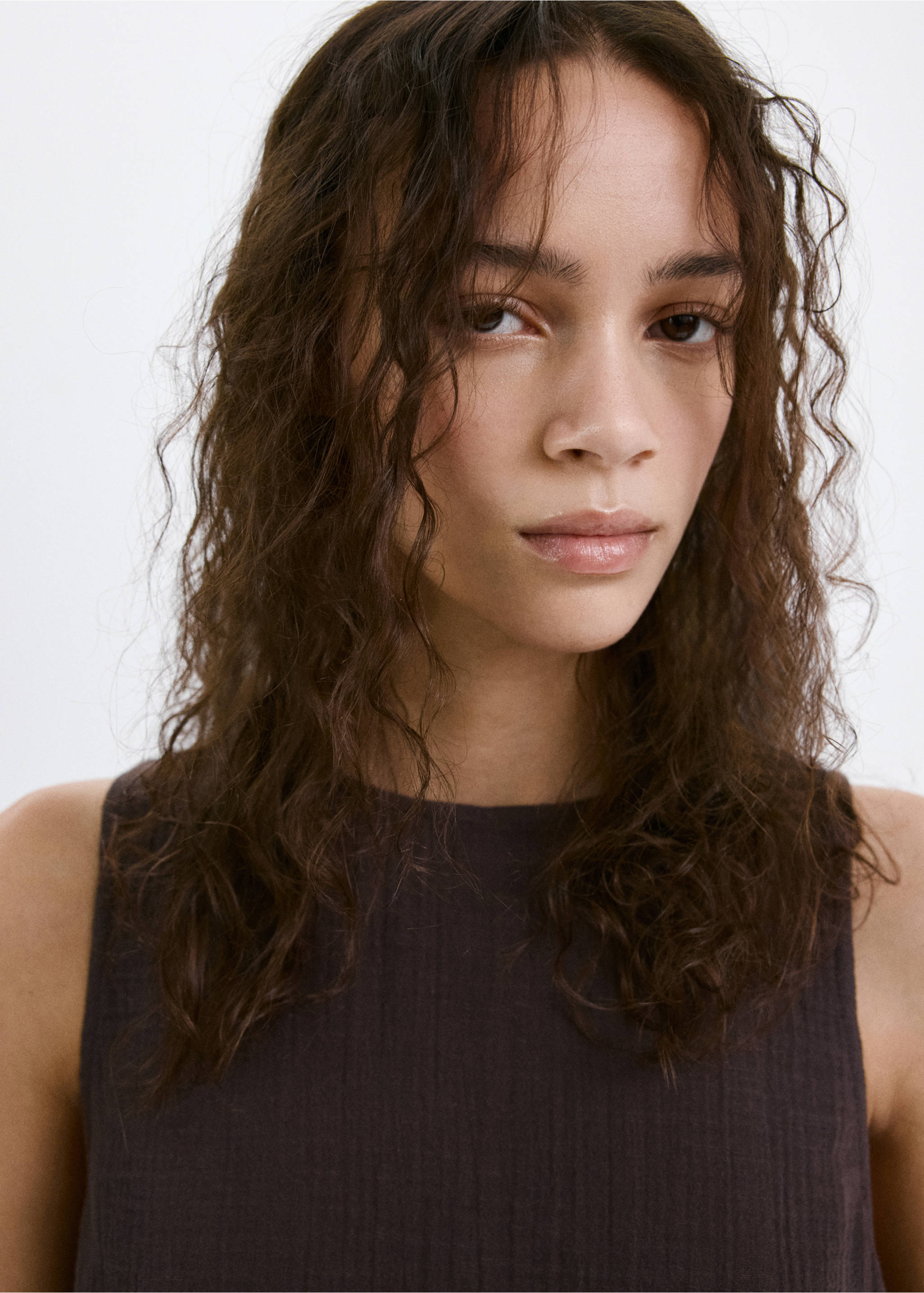 Side-tie batiste top - Details of the article 1, Chocolate. Ref: 27019060-00.