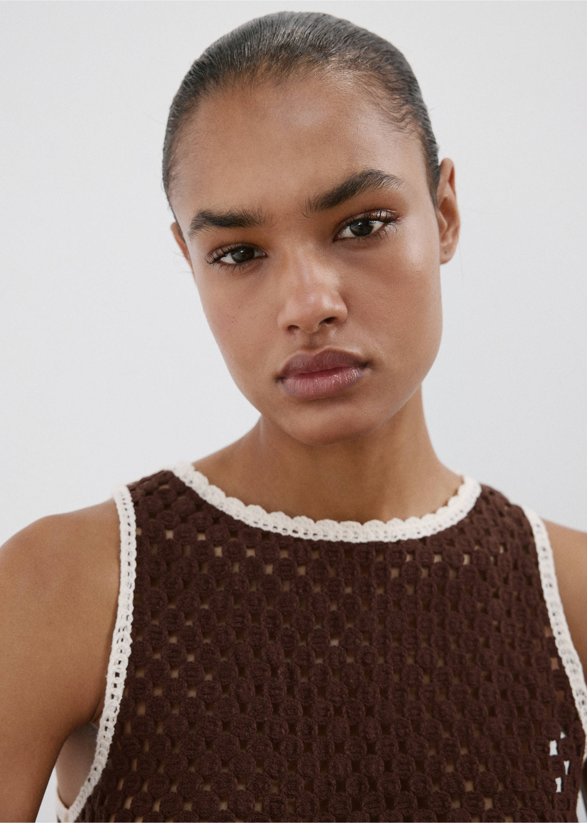 Floral-embroidered crochet top - Details of the article 1, Brown. Ref: 27019061-00.