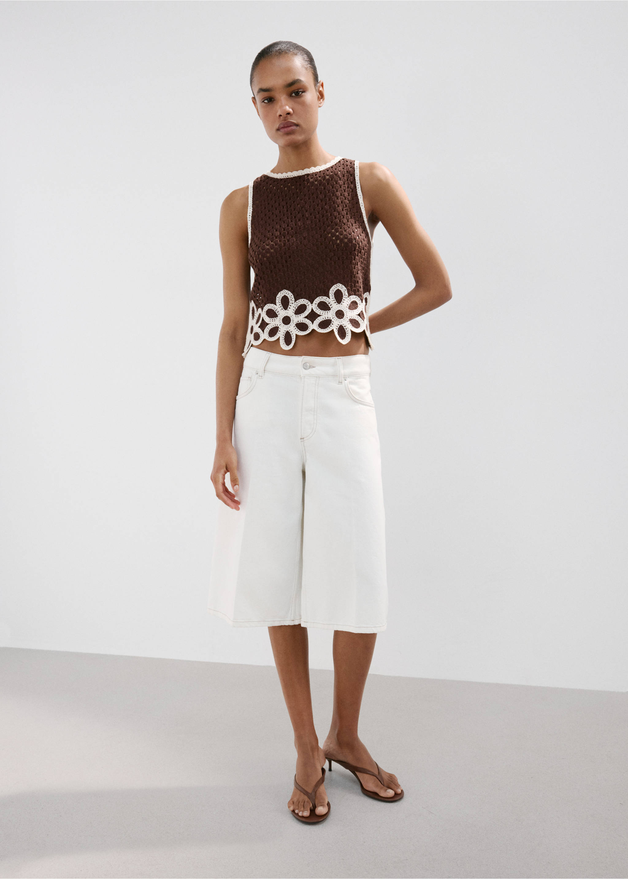 Floral-embroidered crochet top - Details of the article 2, Brown. Ref: 27019061-00.