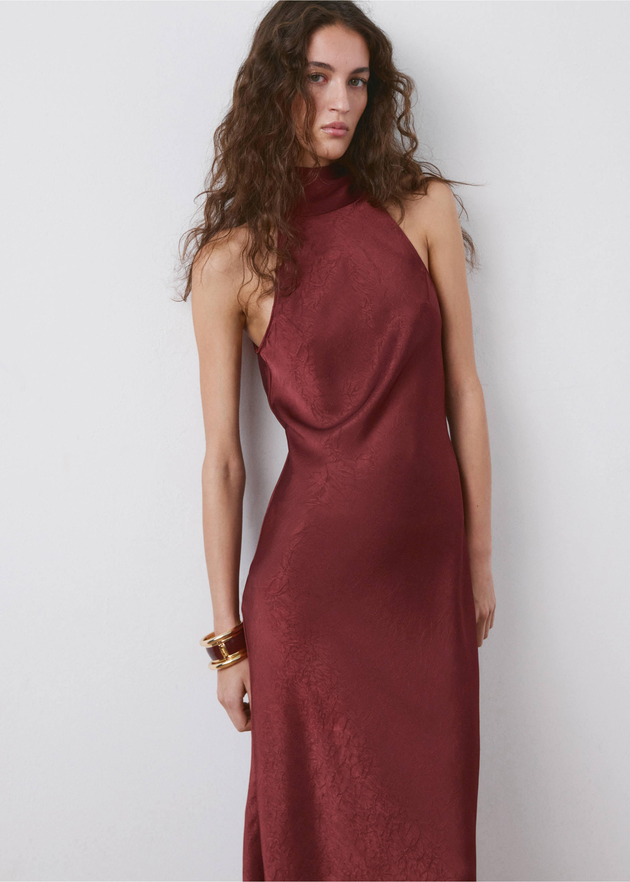 Robe emmanchures américaines nœud - Plan moyen, Bordeaux. Ref: 27019069-00.