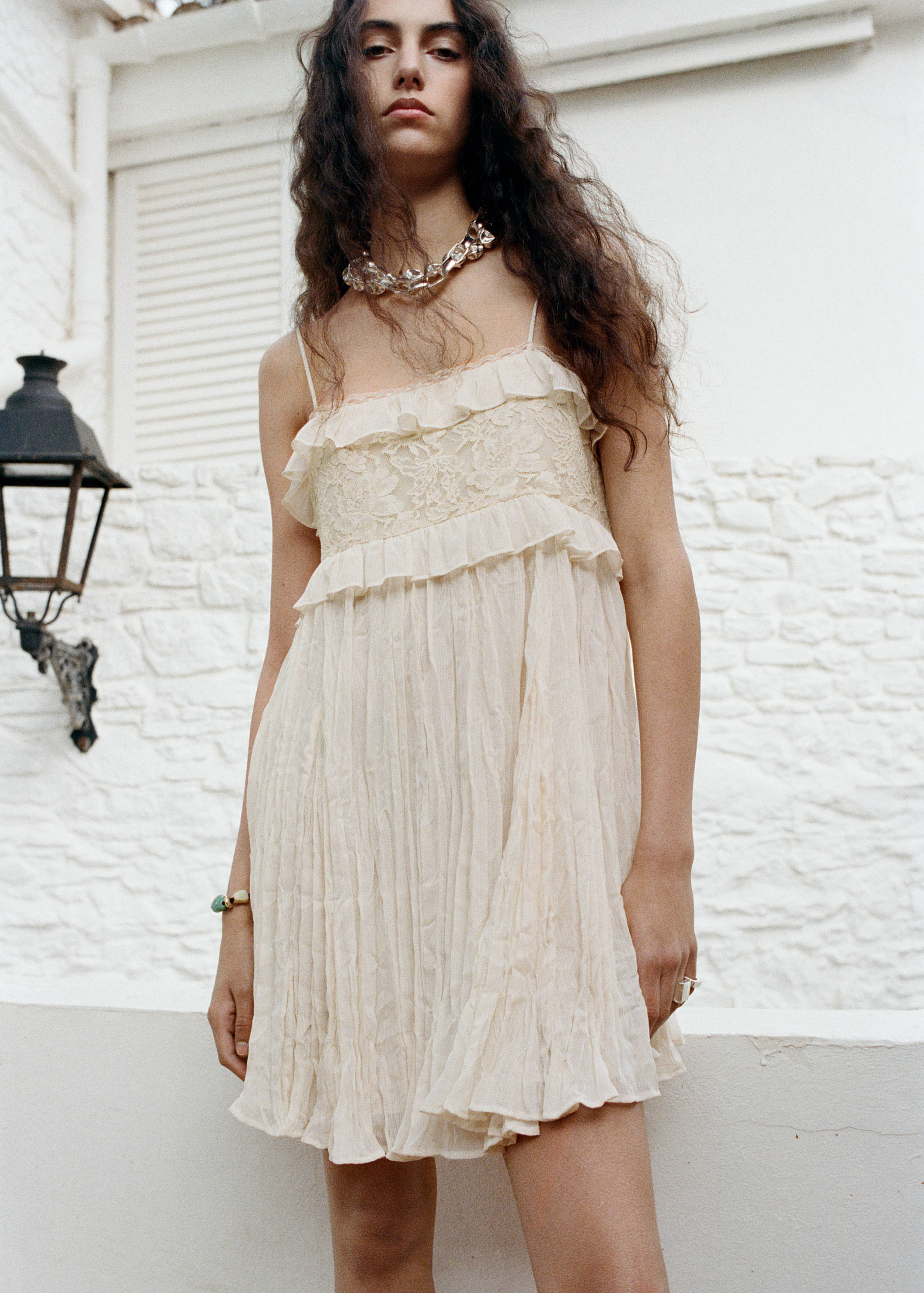 فستان شيفون بتفاصيل مطرزة - رؤية وسط