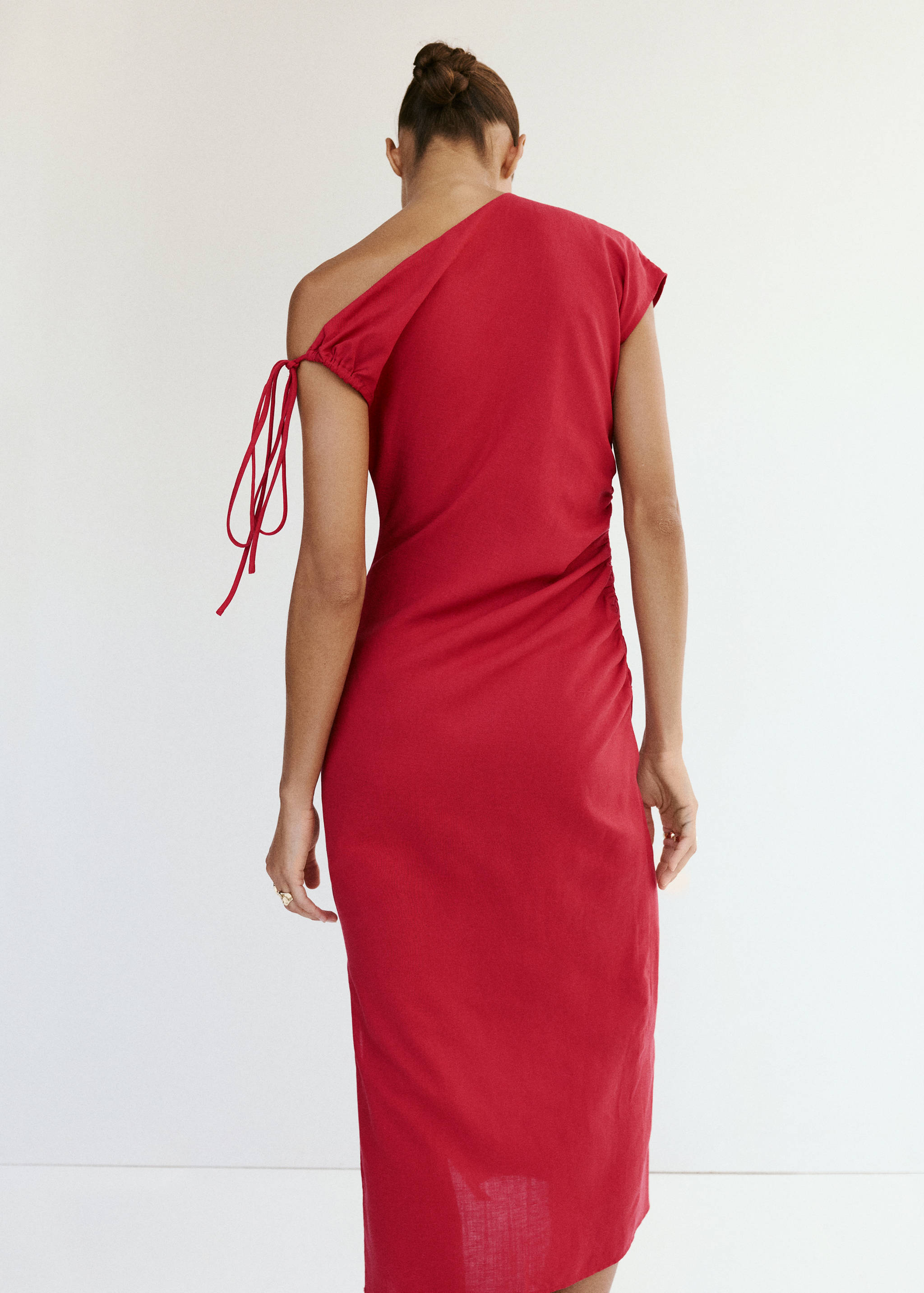 Asymmetric side ruched dress - Reverse of the article