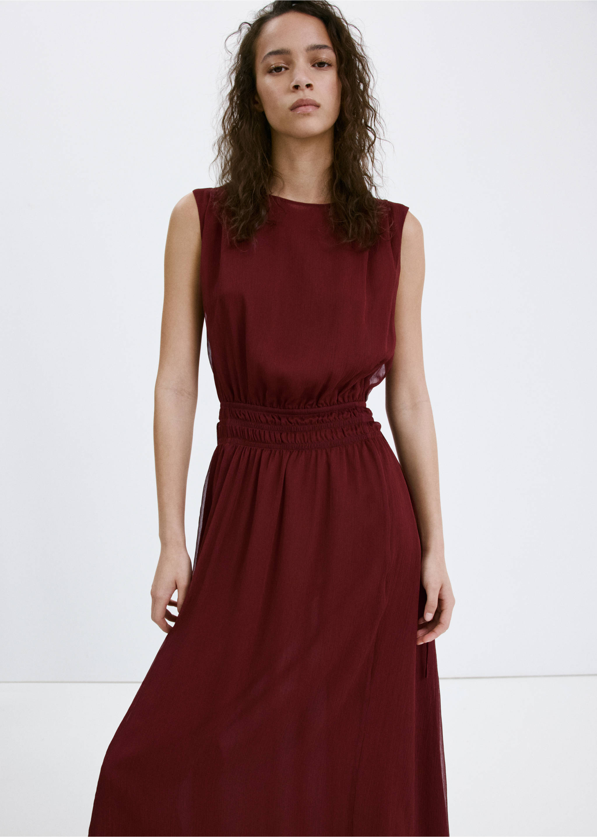 Robe fluide taille froncée - Plan moyen, Bordeaux. Ref: 27019075-00.