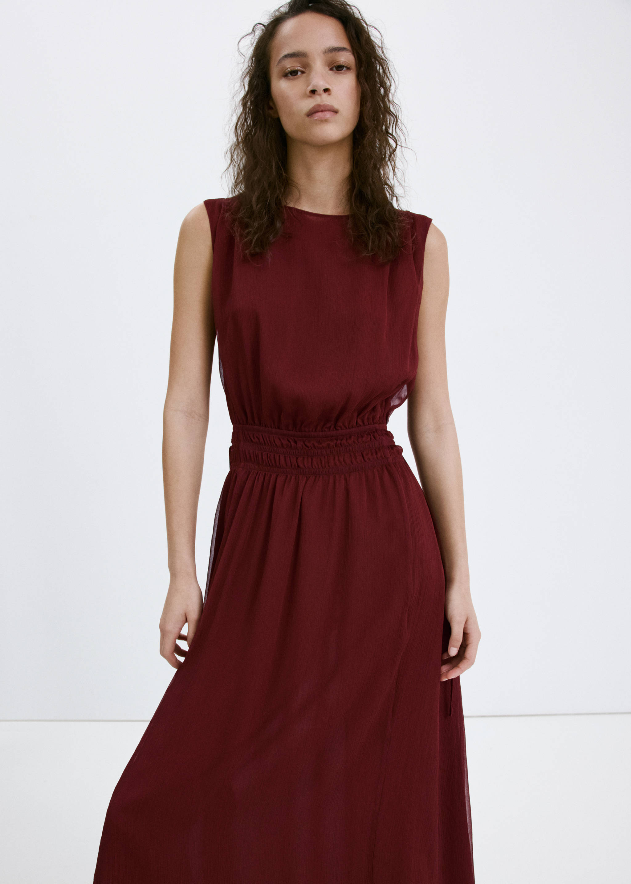 Robe fluide taille froncée - Plan moyen