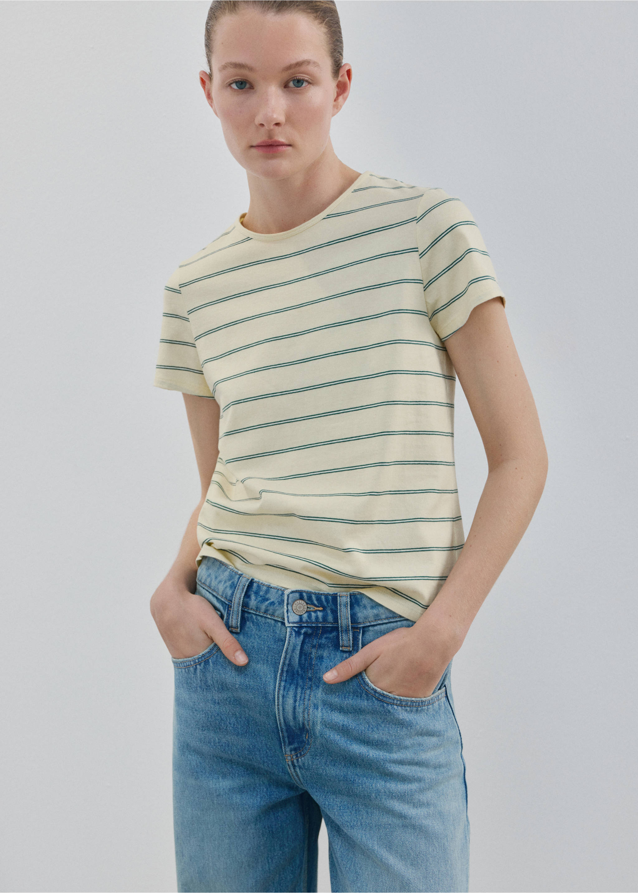 T-shirt ancli - Details of the article 2, Pastel Yellow. Ref: 27019080-00.