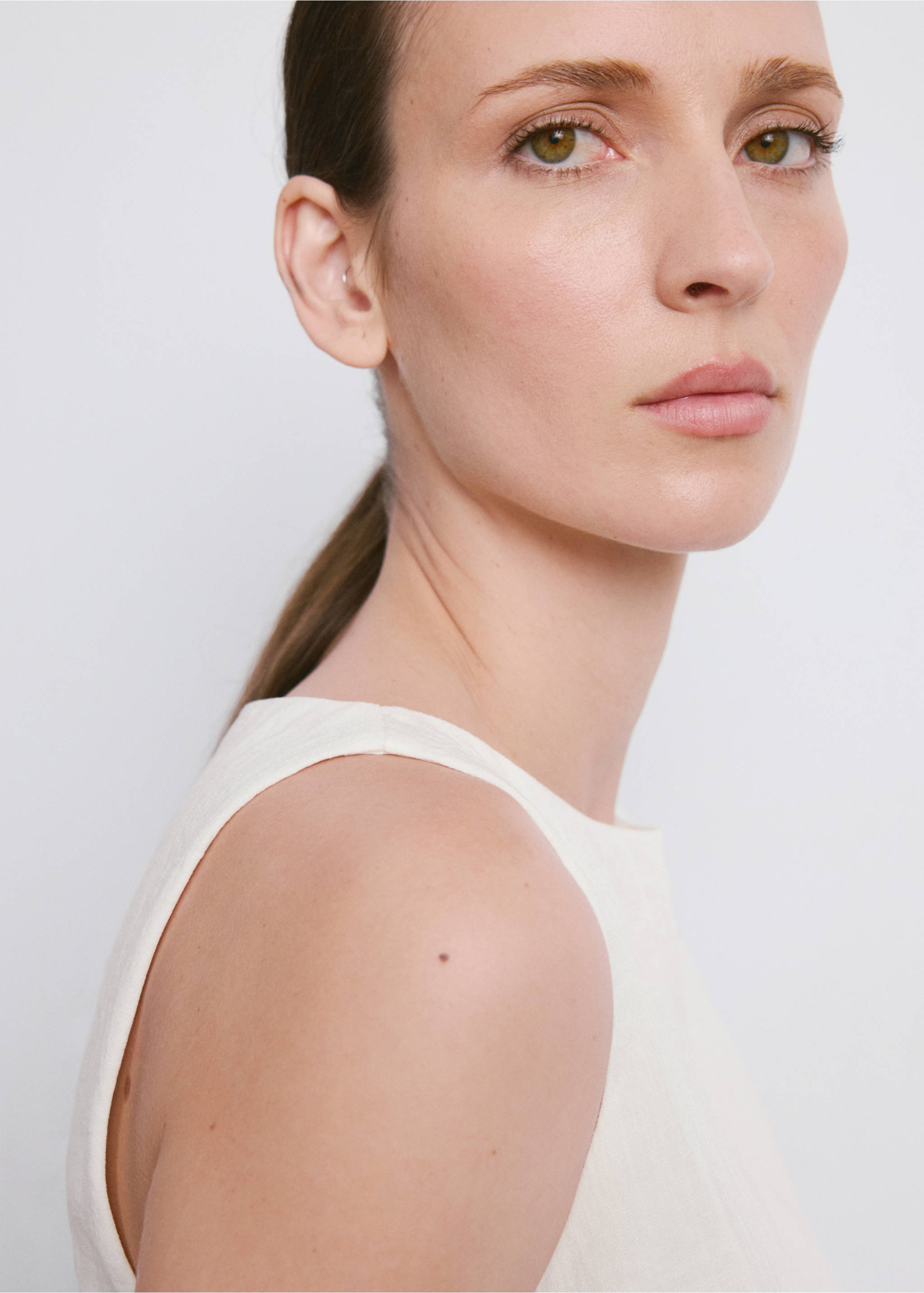 Bow short dress - Details of the article 1, Ecru. Ref: 27019081-00.