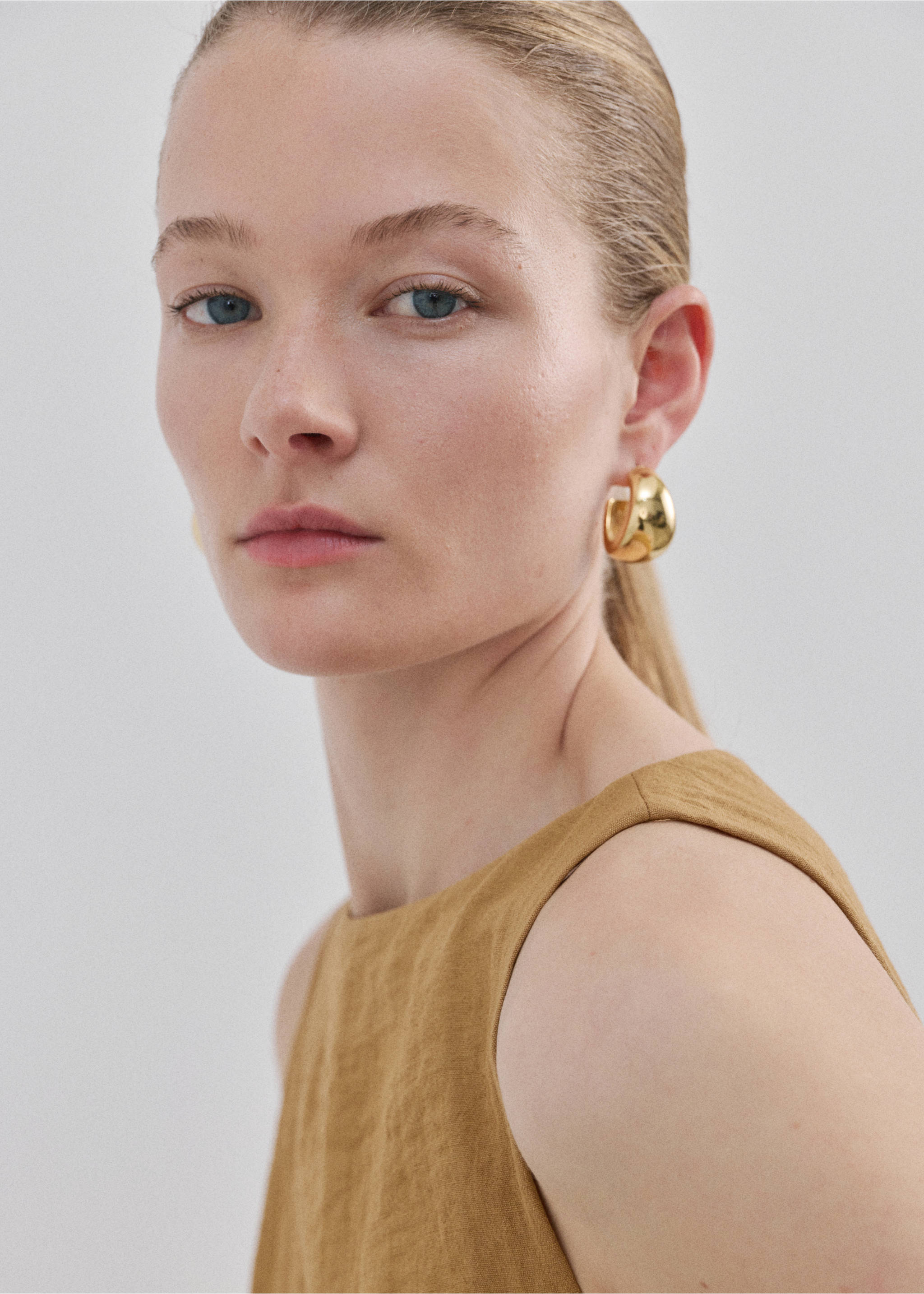 Bow short dress - Details of the article 1, Medium Brown. Ref: 27019081-00.