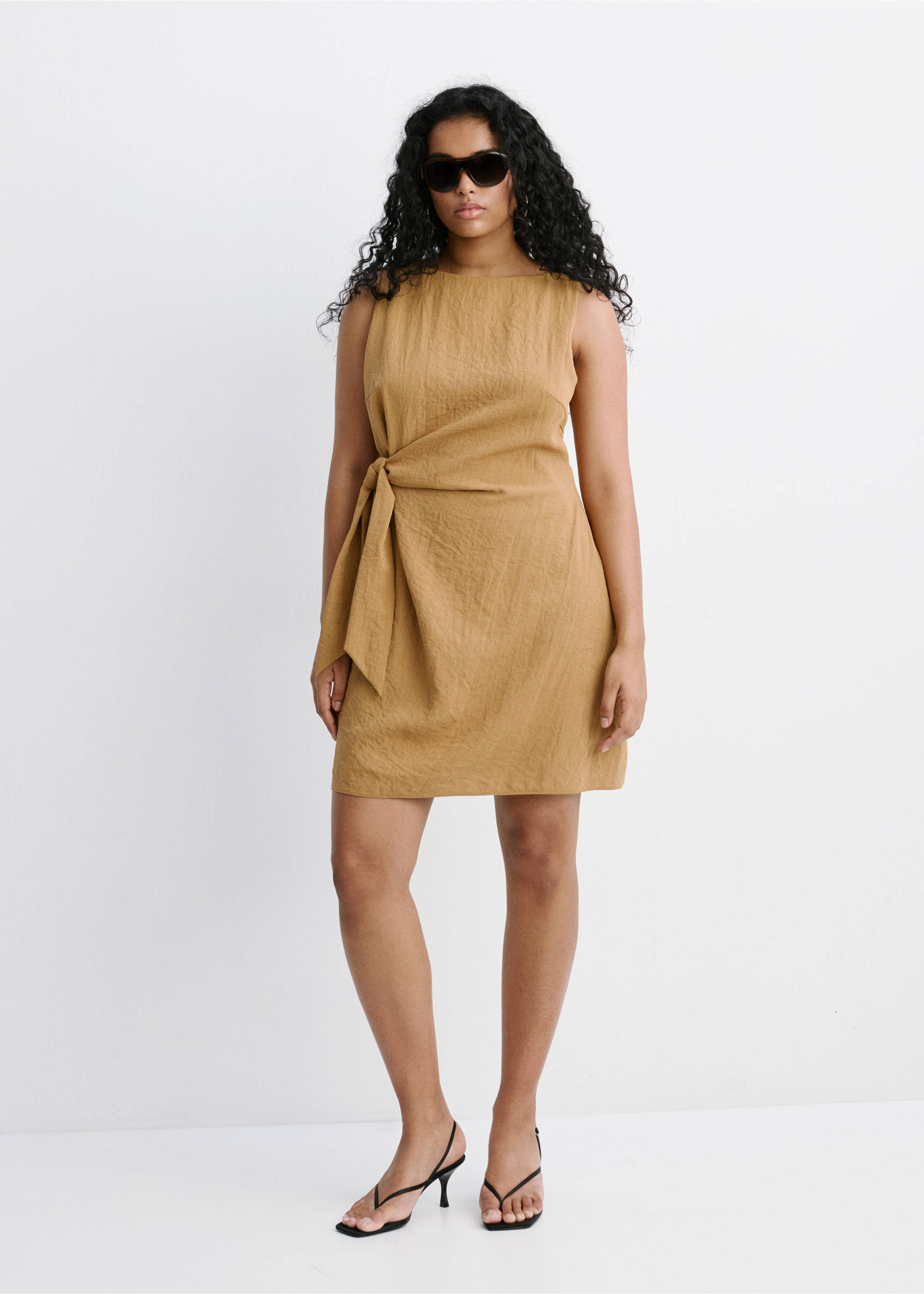 Bow short dress - Details of the article 3, Medium Brown. Ref: 27019081-00.