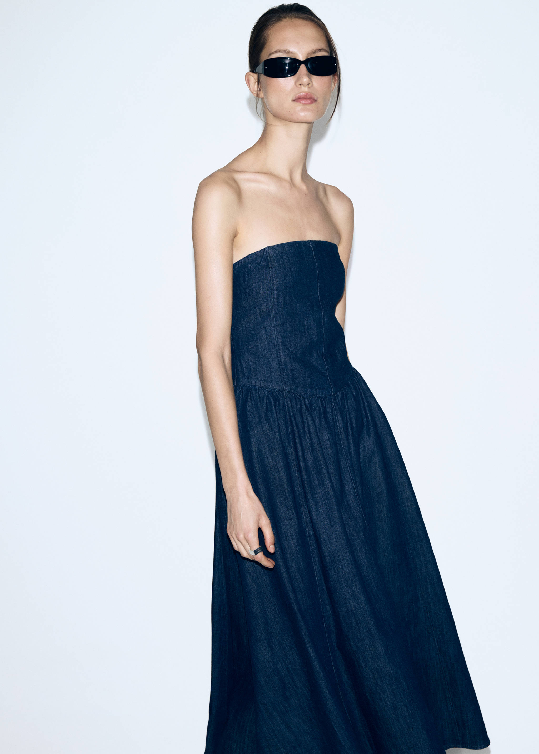 Robe bustier en jean - Plan moyen