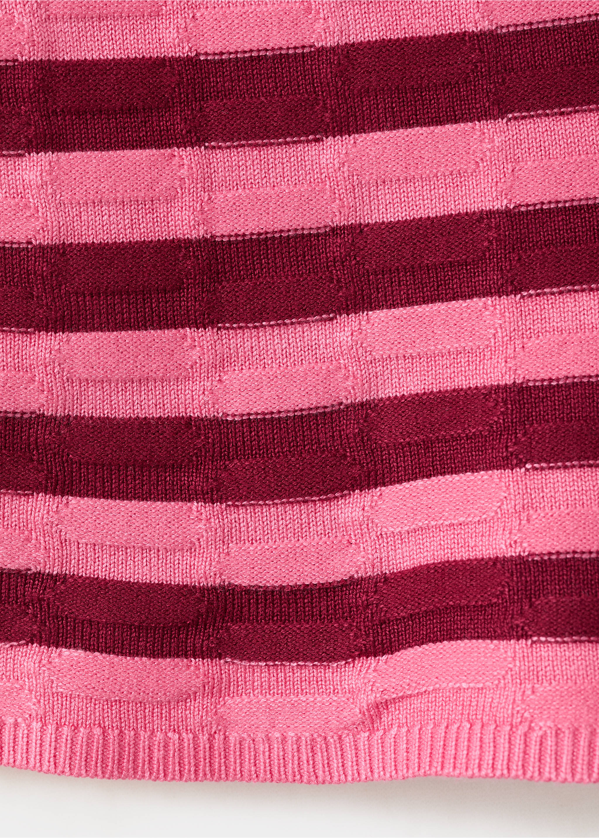 Calções curtos de malha às riscas - Pormenor do artigo 0, Rosa. Ref: 27019212-00.