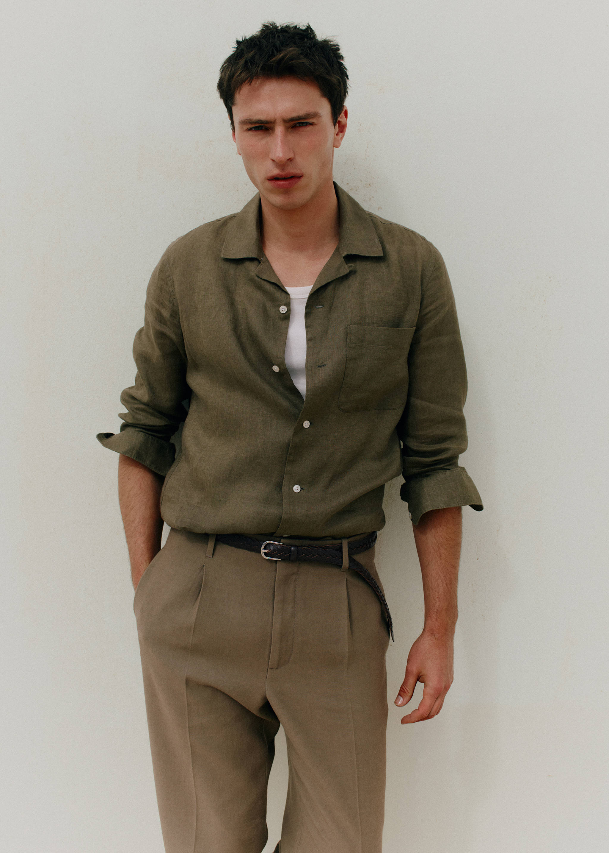 Regular-fit 100% linen shirt - Details of the article 5