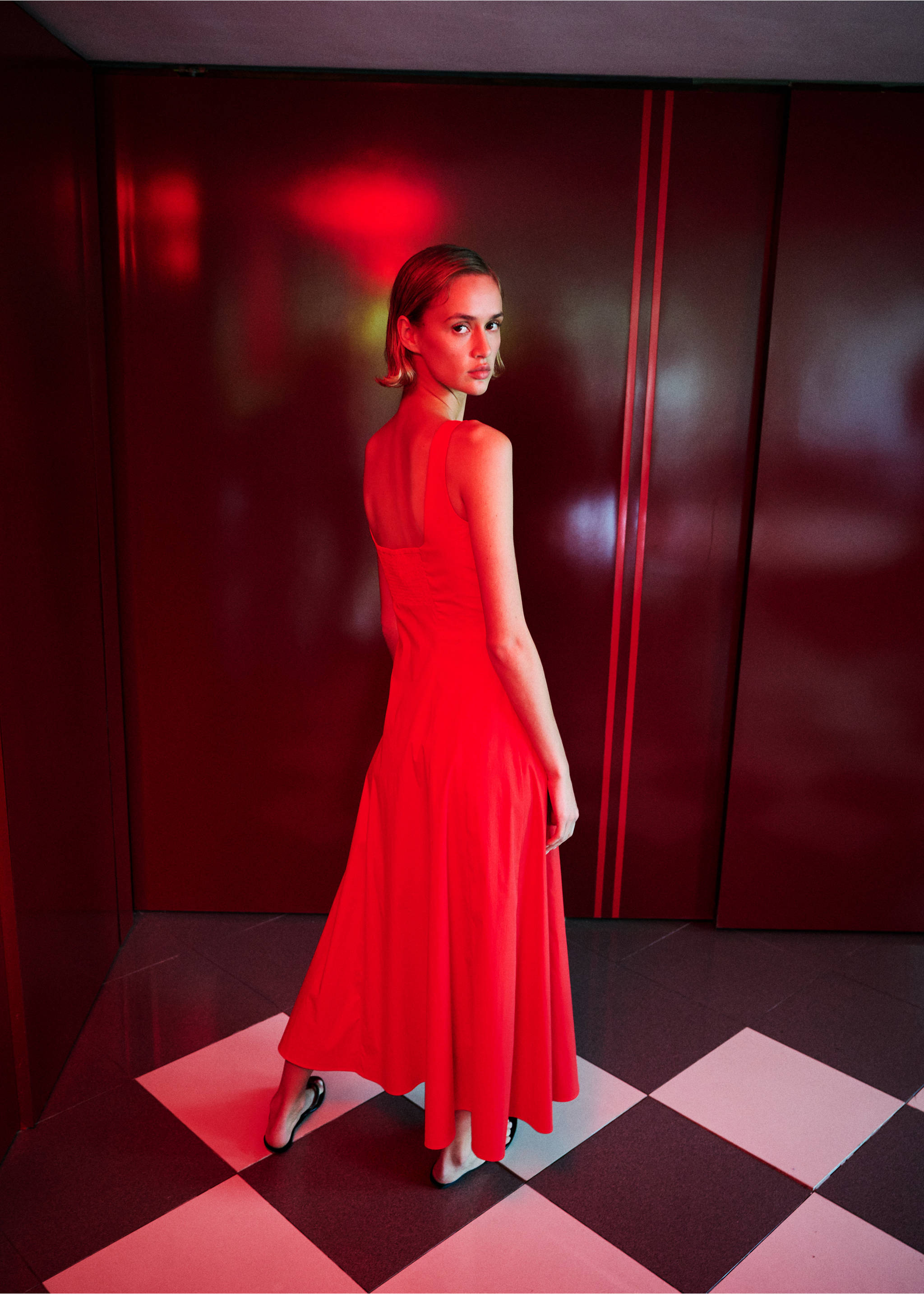 Long flared dress - Reverse of the article, Red. Ref: 27019219-00.