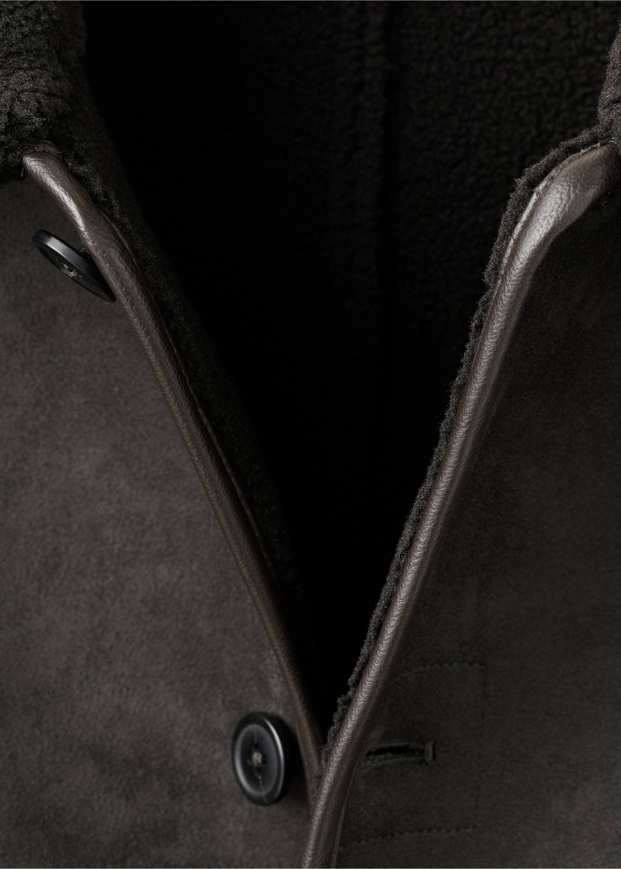 Chaqueta efecto ante borreguito - Detalle del artículo 8, Chocolate. Ref: 27021183-00.