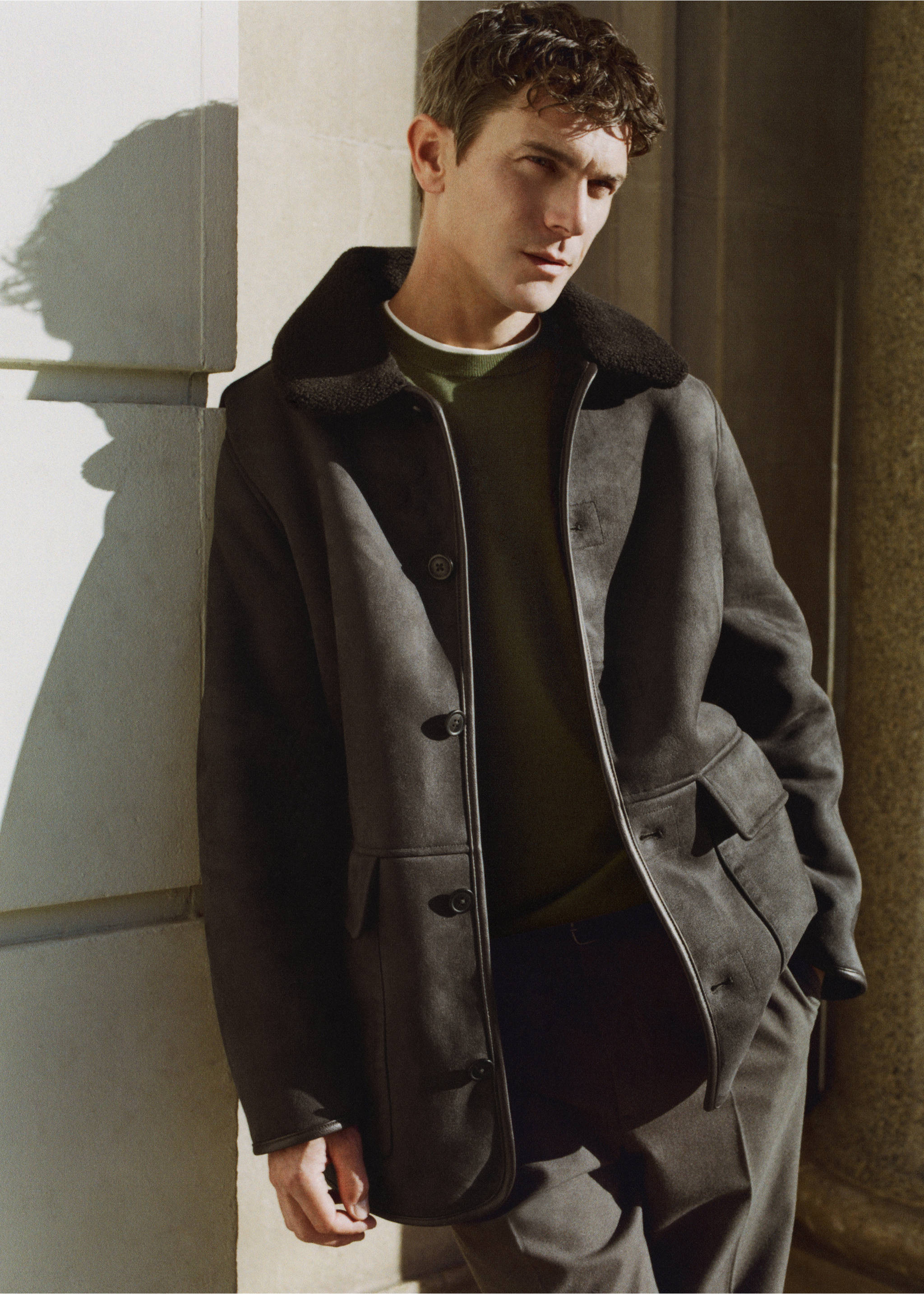 Veste imitation daim et mouton retourné - Détail de l'article 3, Chocolat. Ref: 27021183-00.