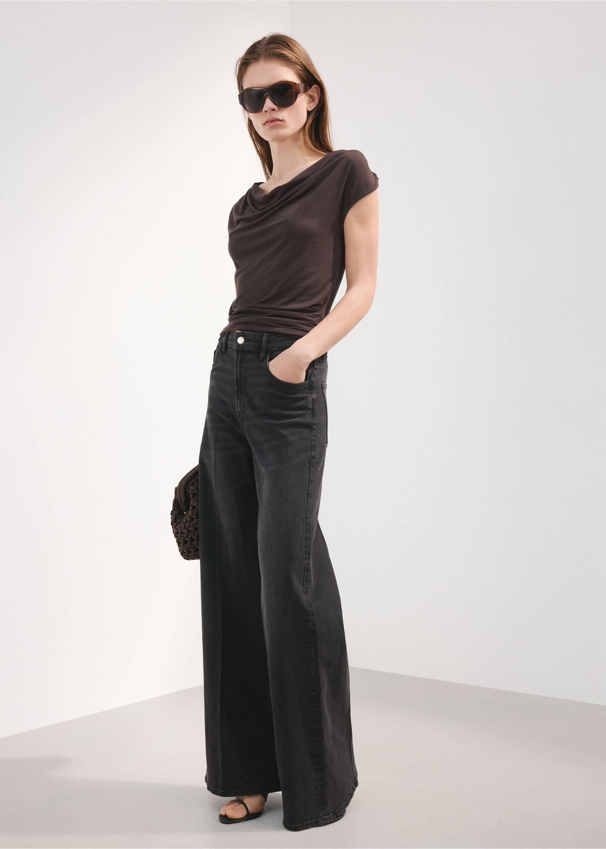 Jeans wide leg tiro alto - Plano general, Denim negro. Ref: 27021196-00.