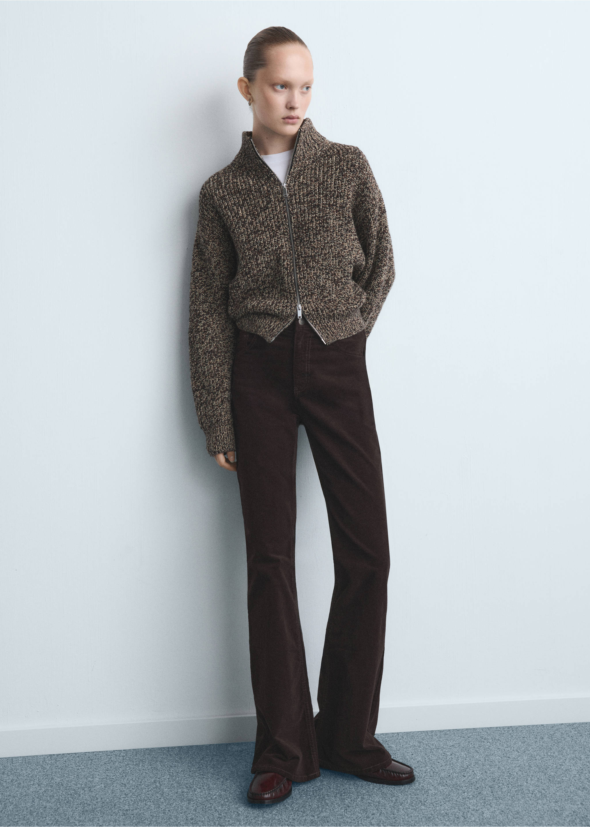 Sametové džíny flare fit - Celkový náhled, Čokoládová. Ref: 27021200-00.