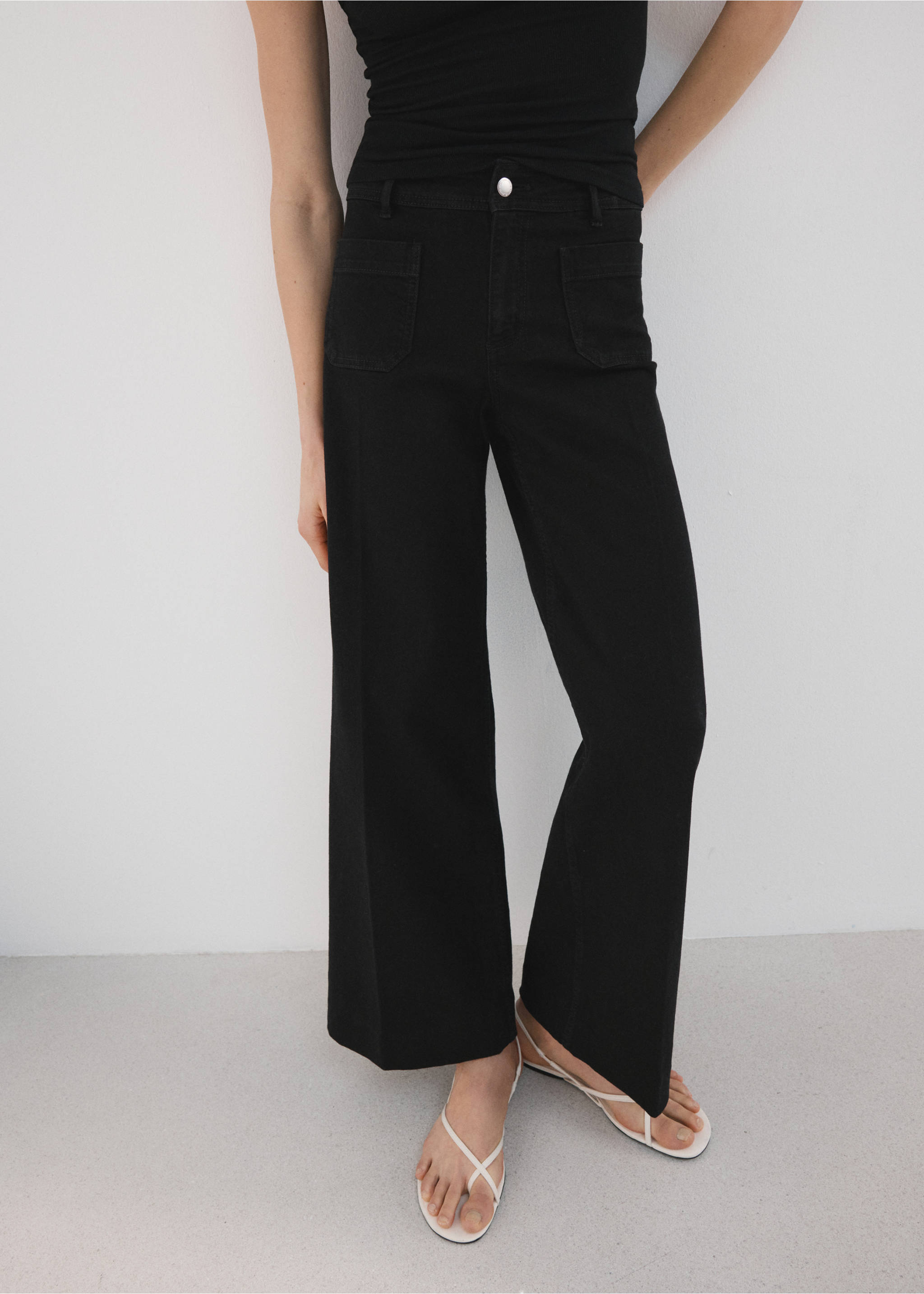 Jeans med vida ben och fickor - Bild av mittparti, Black denim. Ref: 27021202-00.